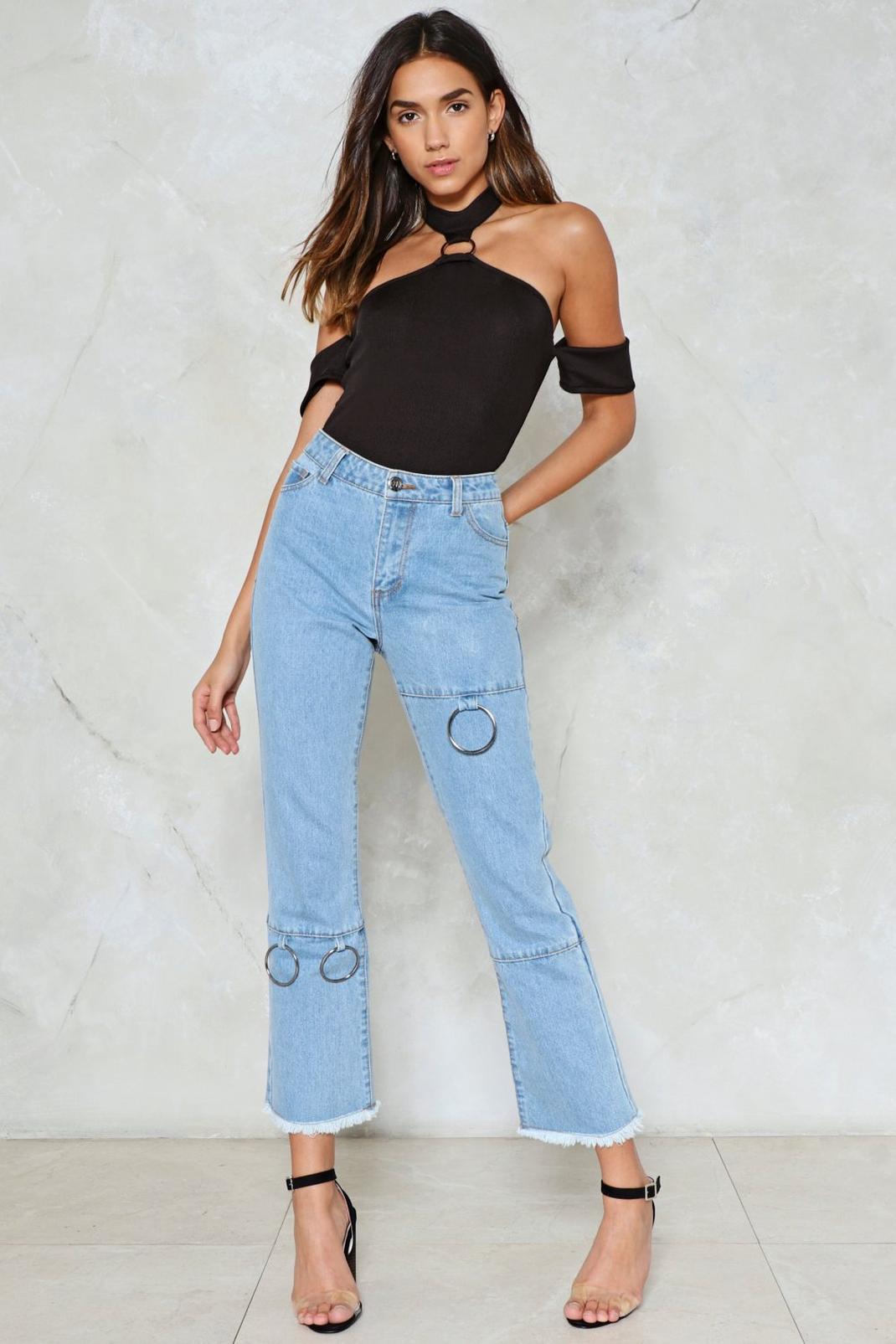Ring to a Close High-Waisted Jeans image number 1