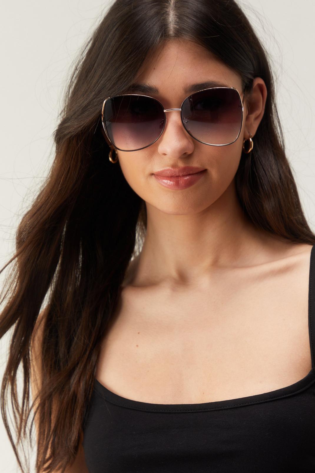 Black Oversized Rounded Sunglasses image number 1
