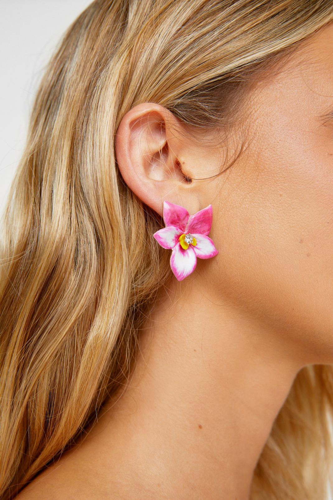 Pink Flower Earrings image number 1