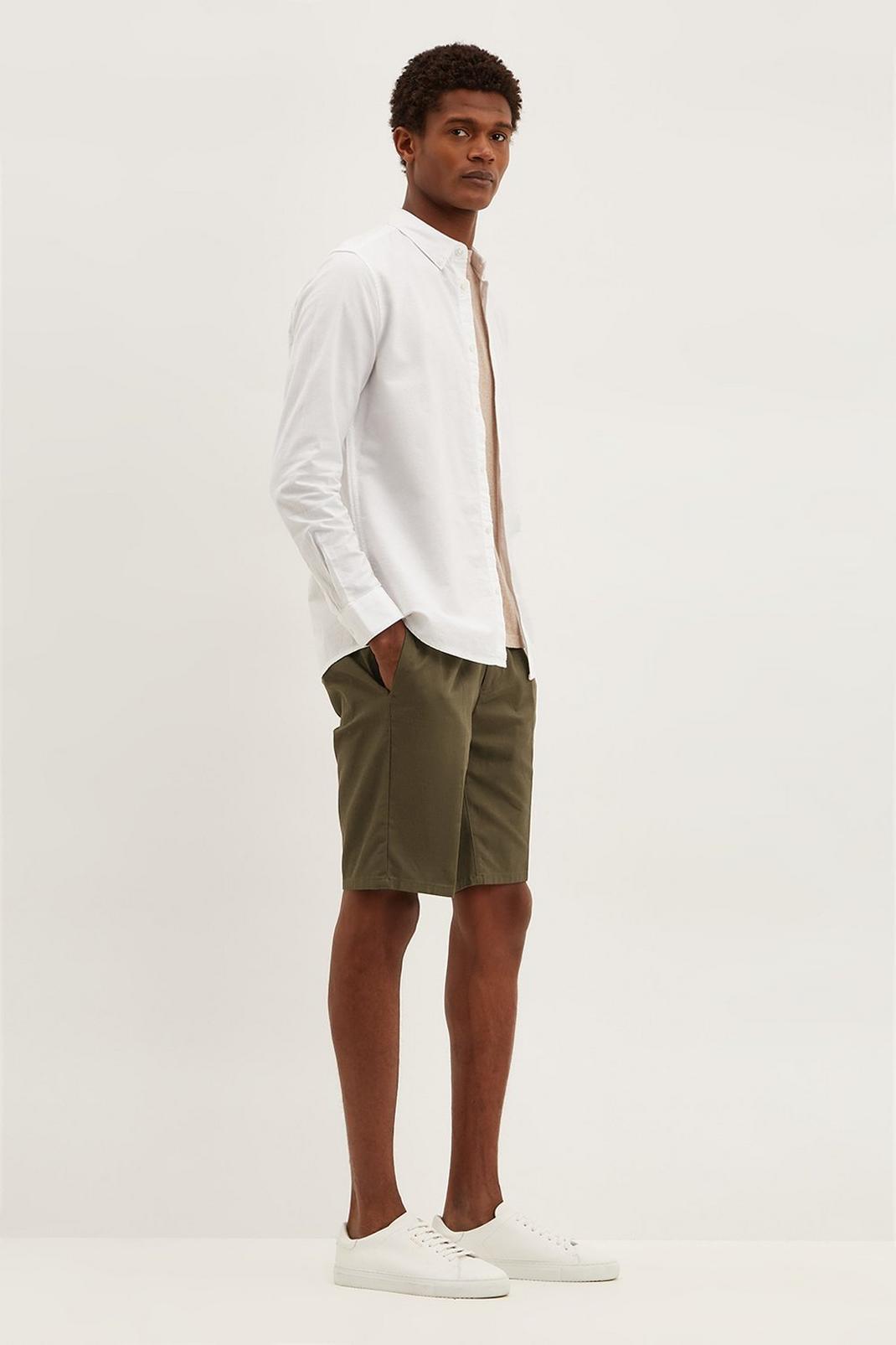109 Slim Fit Pleat Front Shorts image number 2