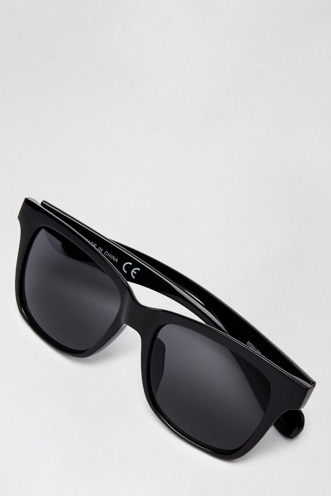 105 Black Oversized Sunglasses image number 2