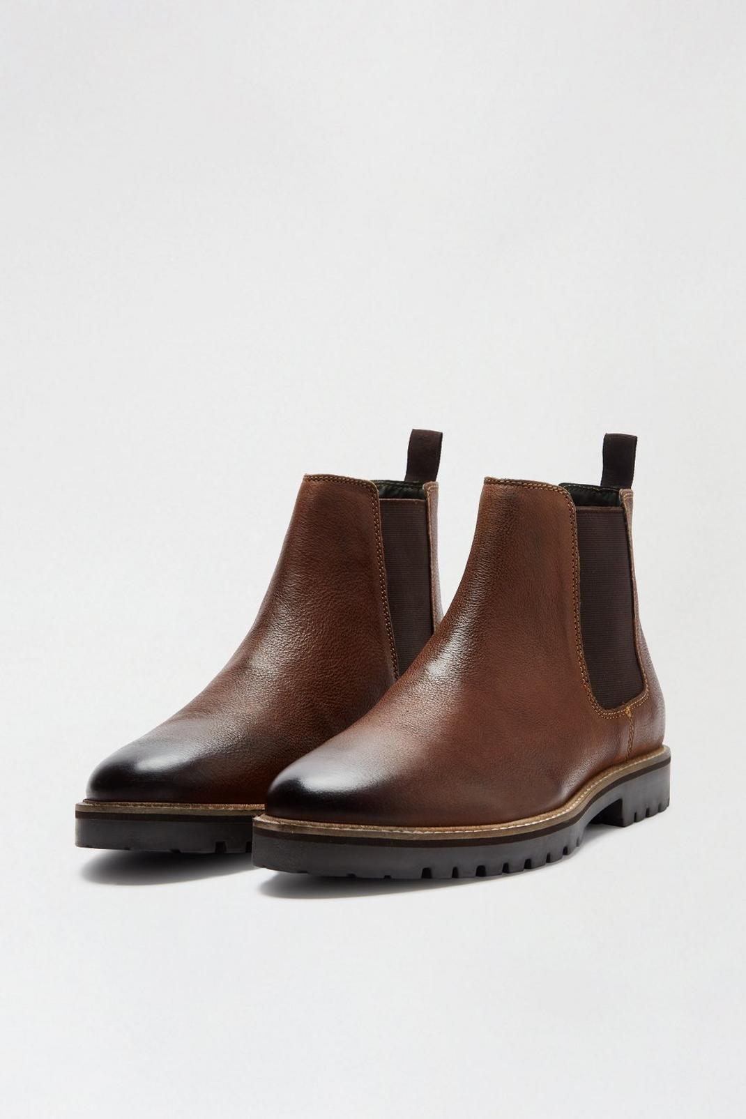 109 Chelsea Boots In Premium Leather image number 2