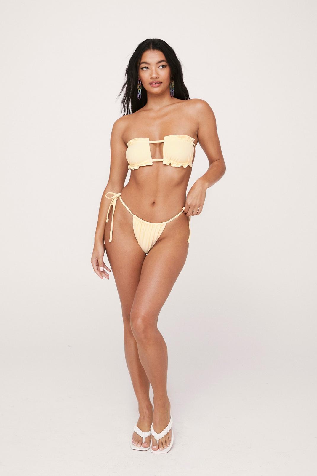 Bikini haut bandeau à laçages & bas taille haute à attaches, Lemon image number 1