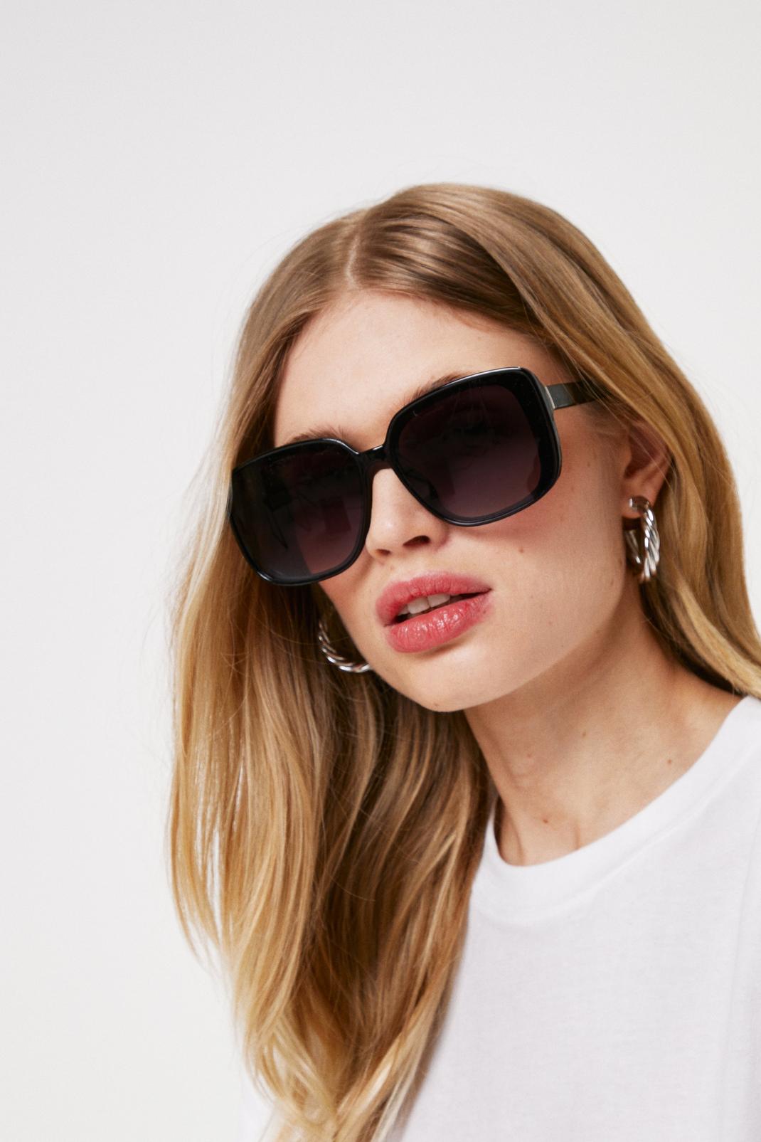 Black Frame Hungry Oversized Square Sunglasses image number 1