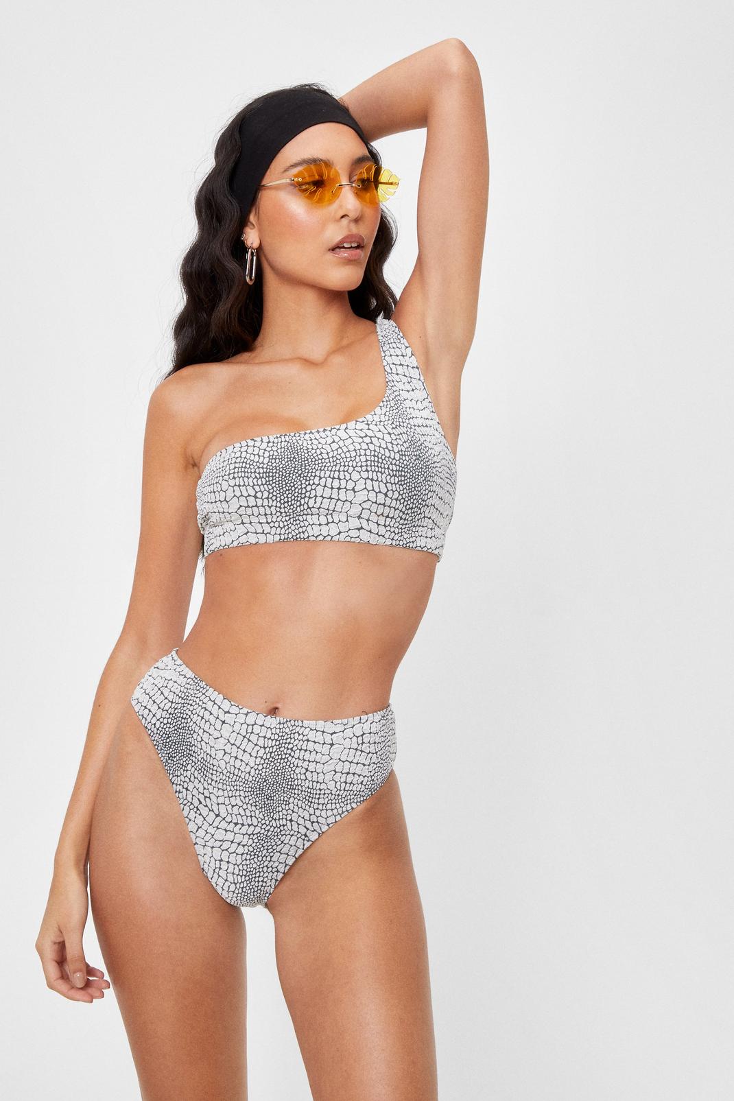 Bikini haut brassière asymétrique & bas taille haute à imprimé serpent, Grey image number 1