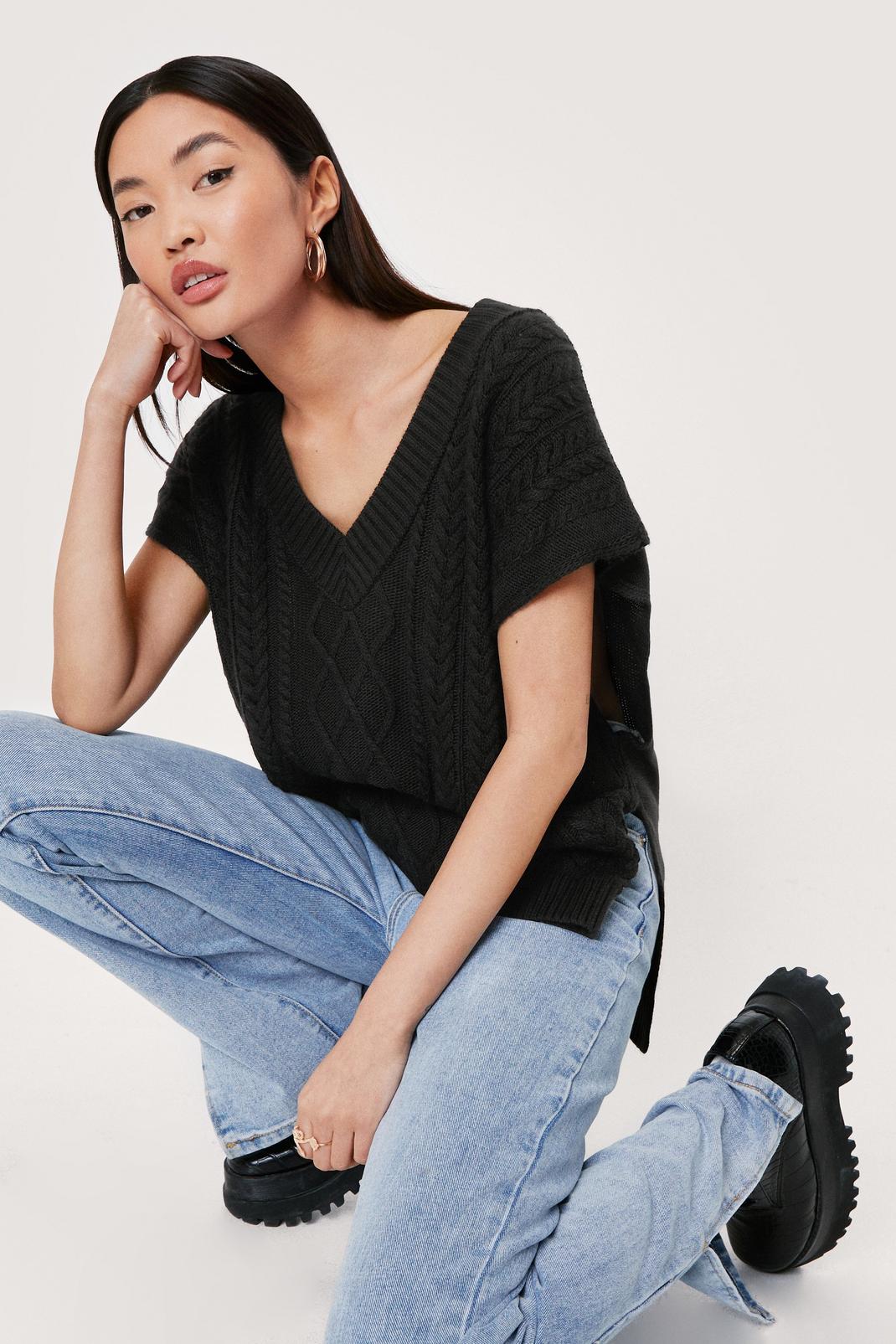 Black Cable Knit Cropped V Neck Sleeveless Tank image number 1
