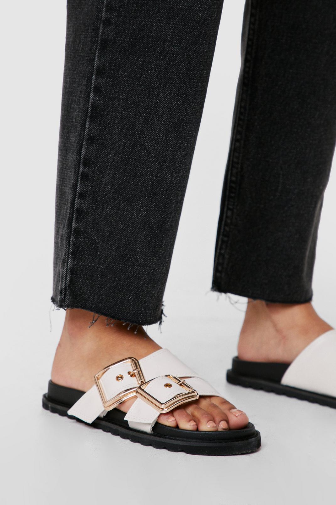 Sandales plates en simili à boucles carrées et semelle ergonomique, Cream image number 1