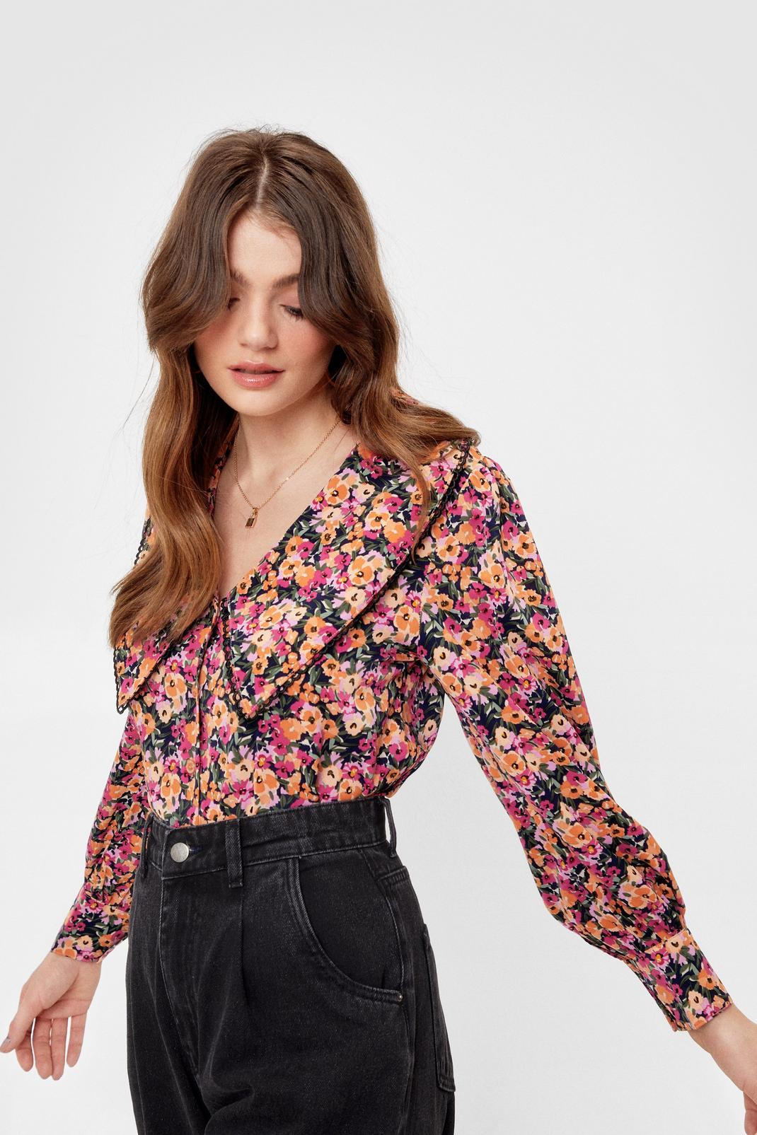 152 Floral Oversized Collar Blouse image number 2