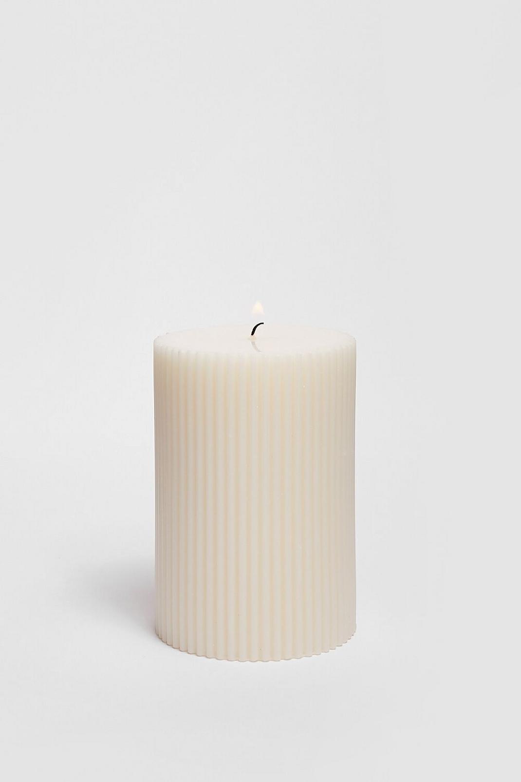 White Round Classic Candle image number 1