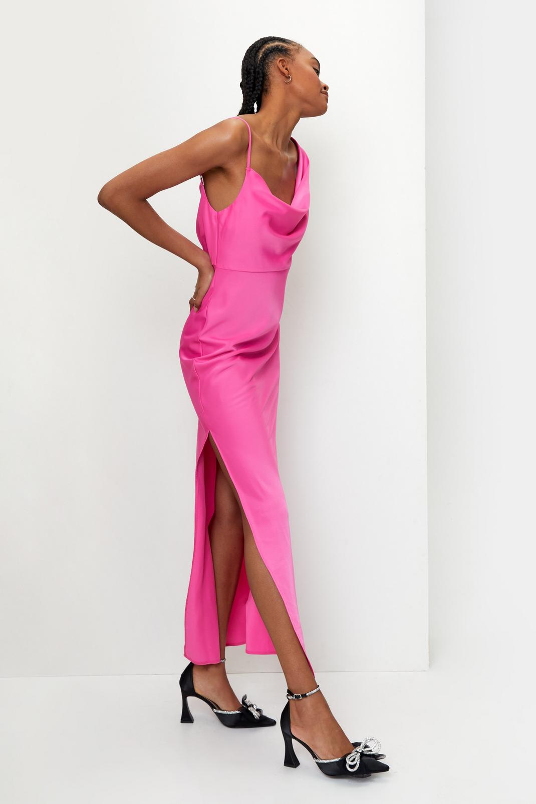 Robe asymétrique satinée à col bénitier, Hot pink image number 1