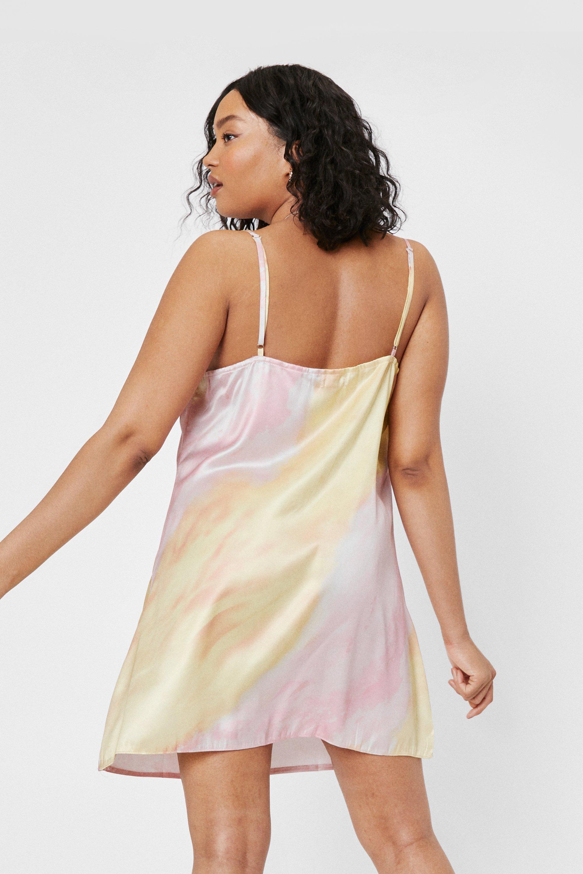 Grande taille Robe nuisette satin e effet tie dye avec col b nitier