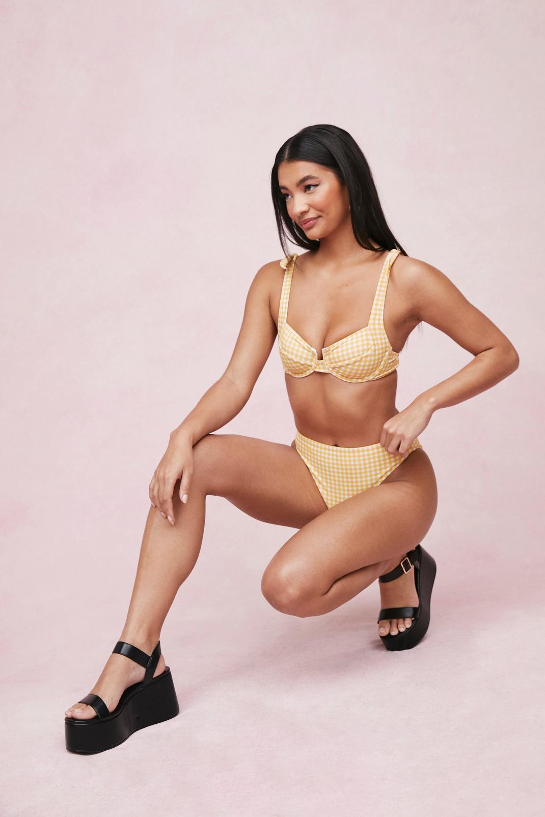 Bikini 3 pièces haut bustier bas taille haute & chouchou assorti à imprimé vichy, Yellow image number 1