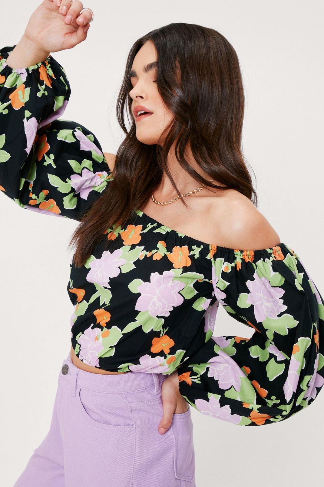 Black Floral Print Puff Sleeve Cropped Blouse image number 1