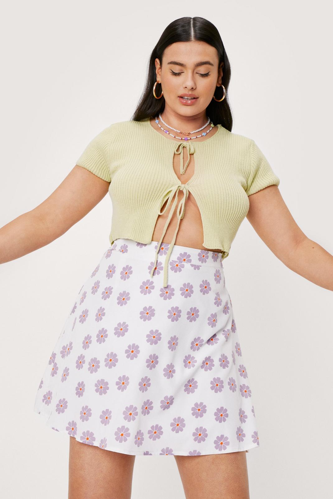 White Plus Size Daisy Print High Waisted Mini Skirt image number 1