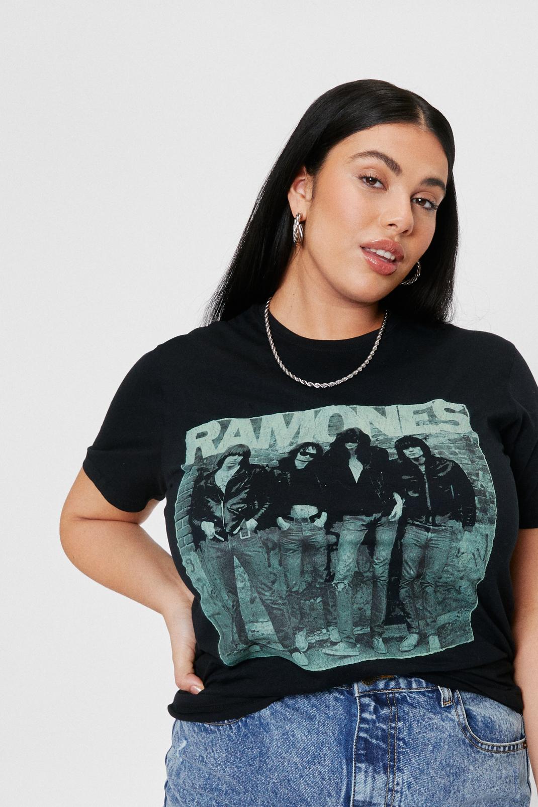 Black Plus Size Ramones Graphic Band T-Shirt image number 1