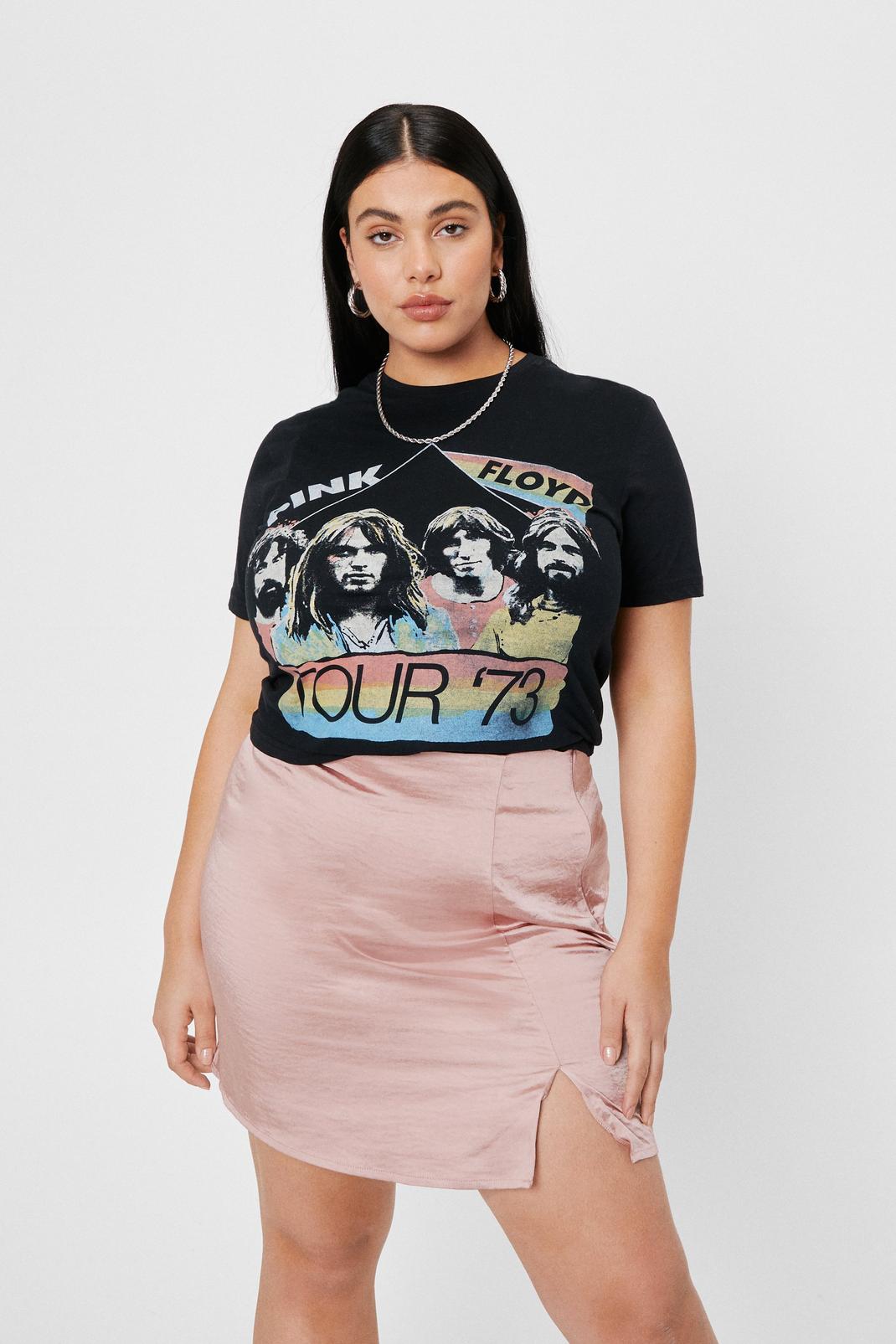 Black Plus Size Pink Floyd Tour Graphic Band T-Shirt image number 1