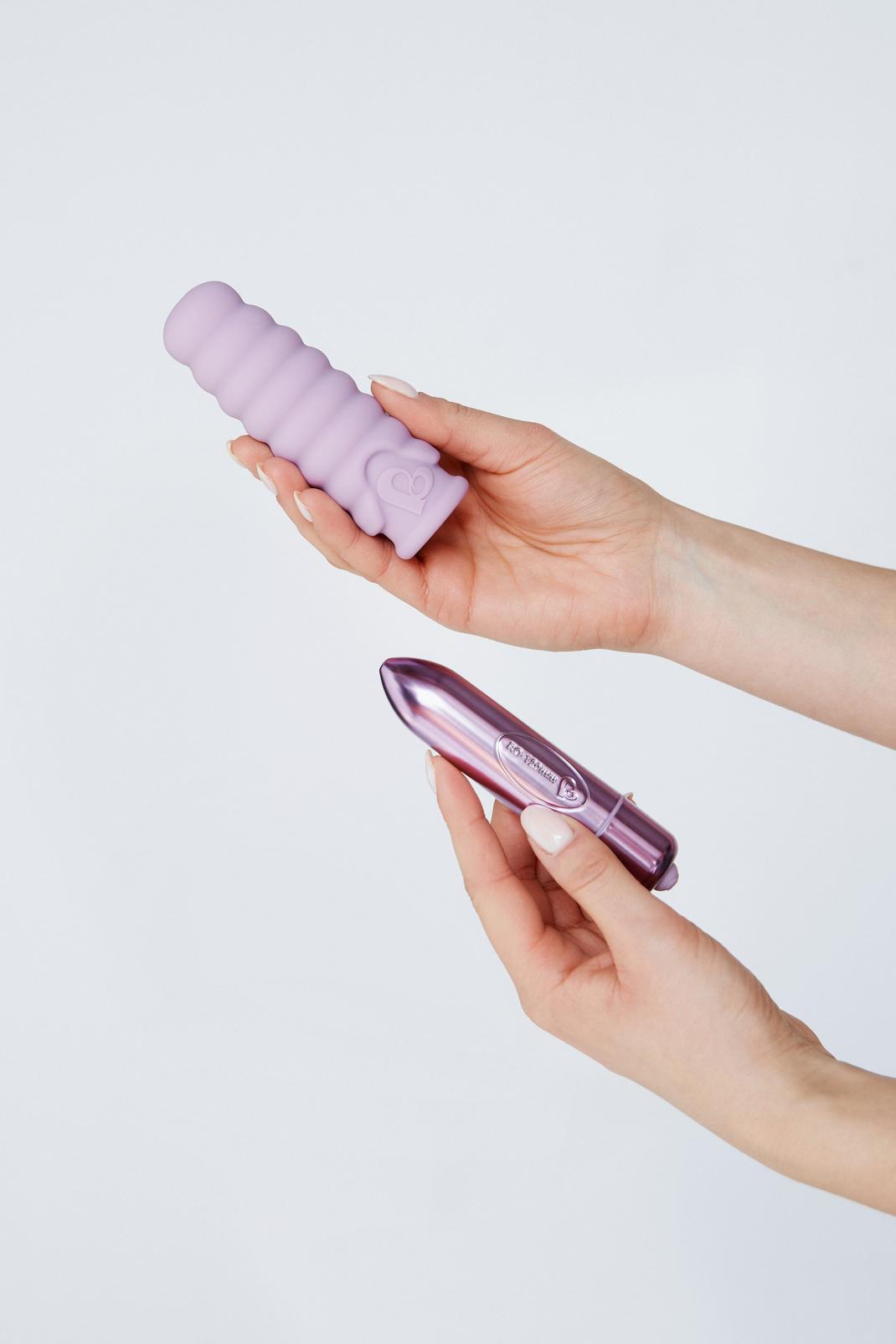 Lilac Ribbed Sillicone Vibrator image number 1