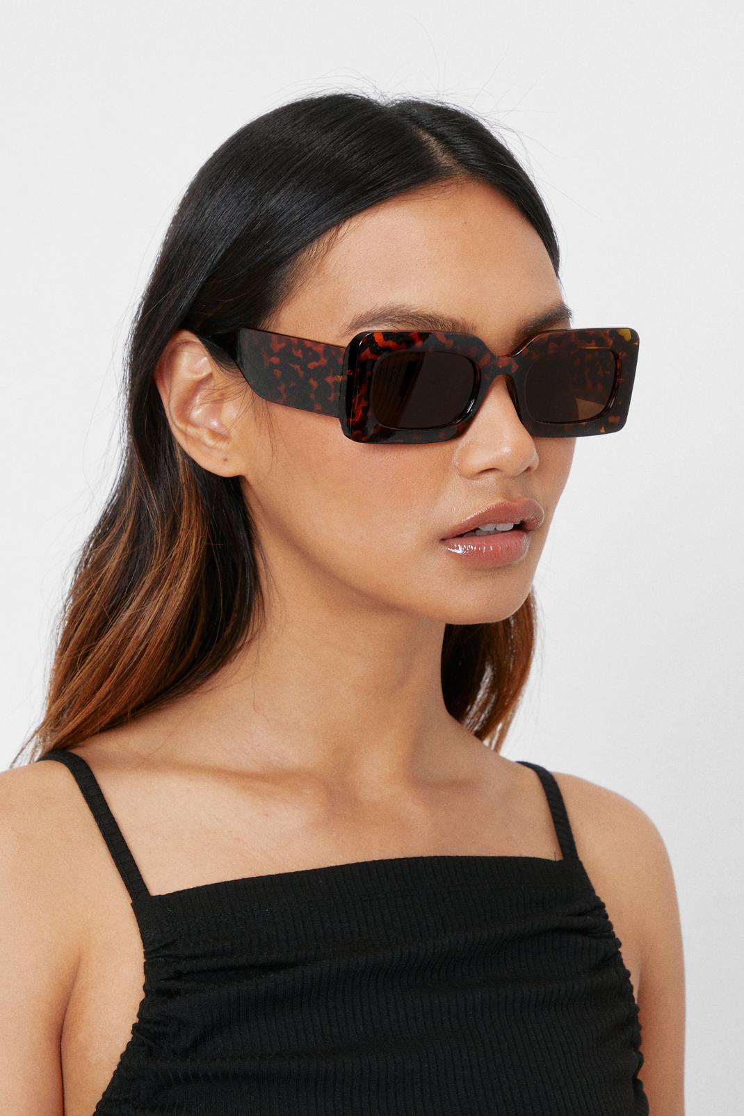 Brown Tortoiseshell Thick Arm Rectangle Sunglasses image number 1