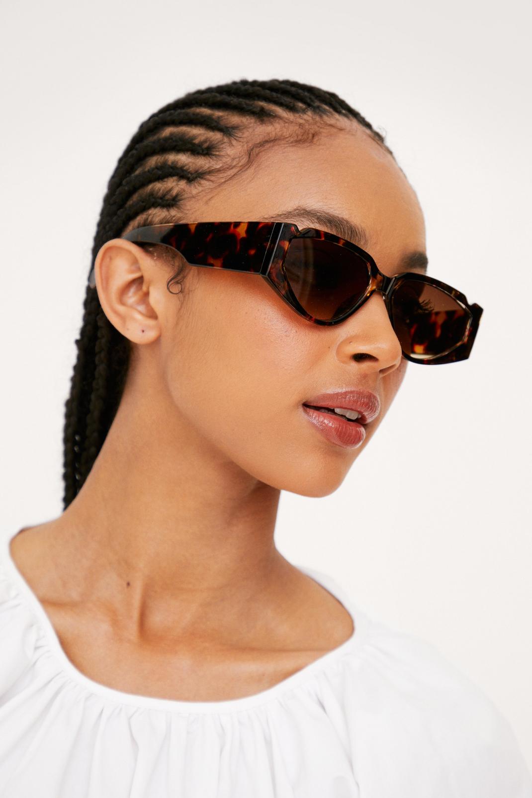 Brown Tort Thick Arm Sunglasses image number 1