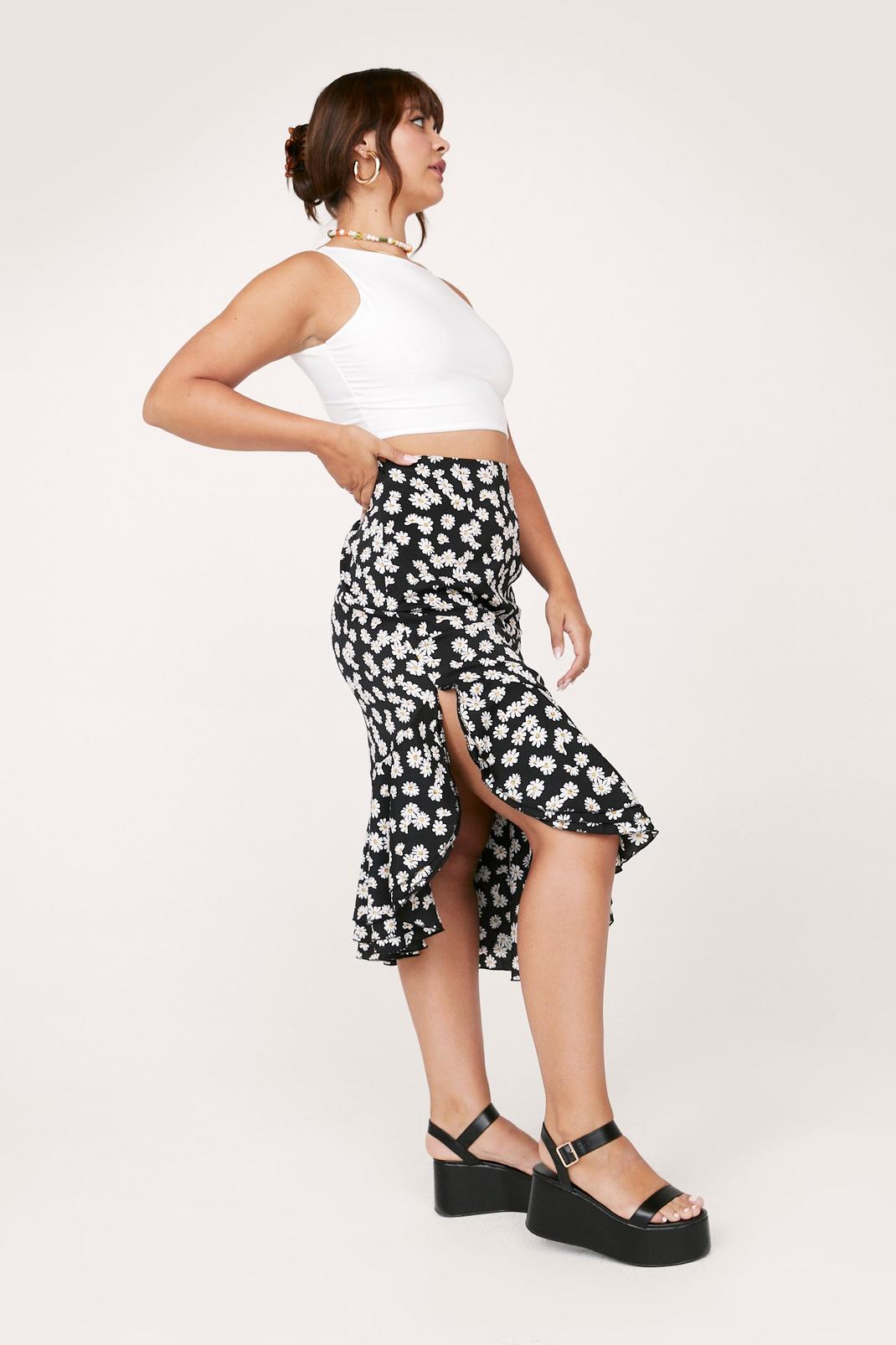 Black Plus Size Daisy Floral Slit Midi Skirt image number 1