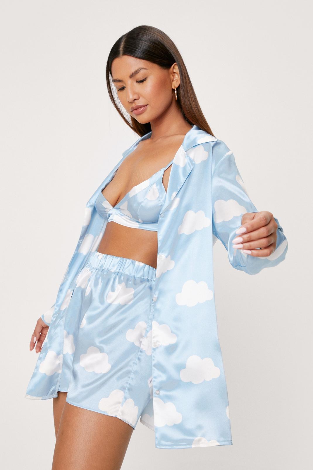 Pyjama 3 pièces chemise brassière et short à imprimé nuages, Blue image number 1