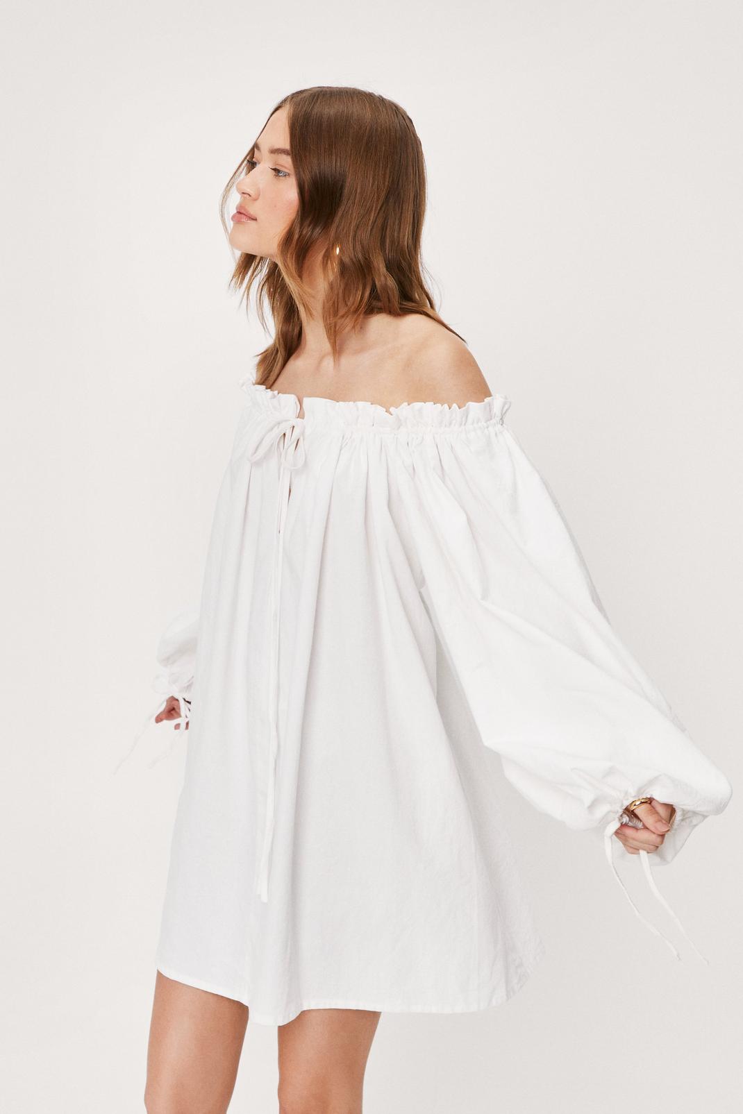 Robe oversize volantée en coton à manches ballon et épaules dénudées, White image number 1