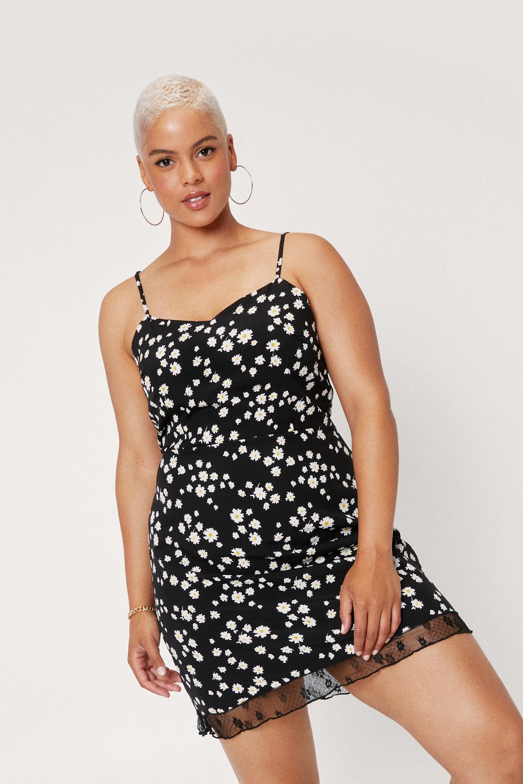 Black Plus Size Daisy Print Lace Trim Mini Dress image number 1