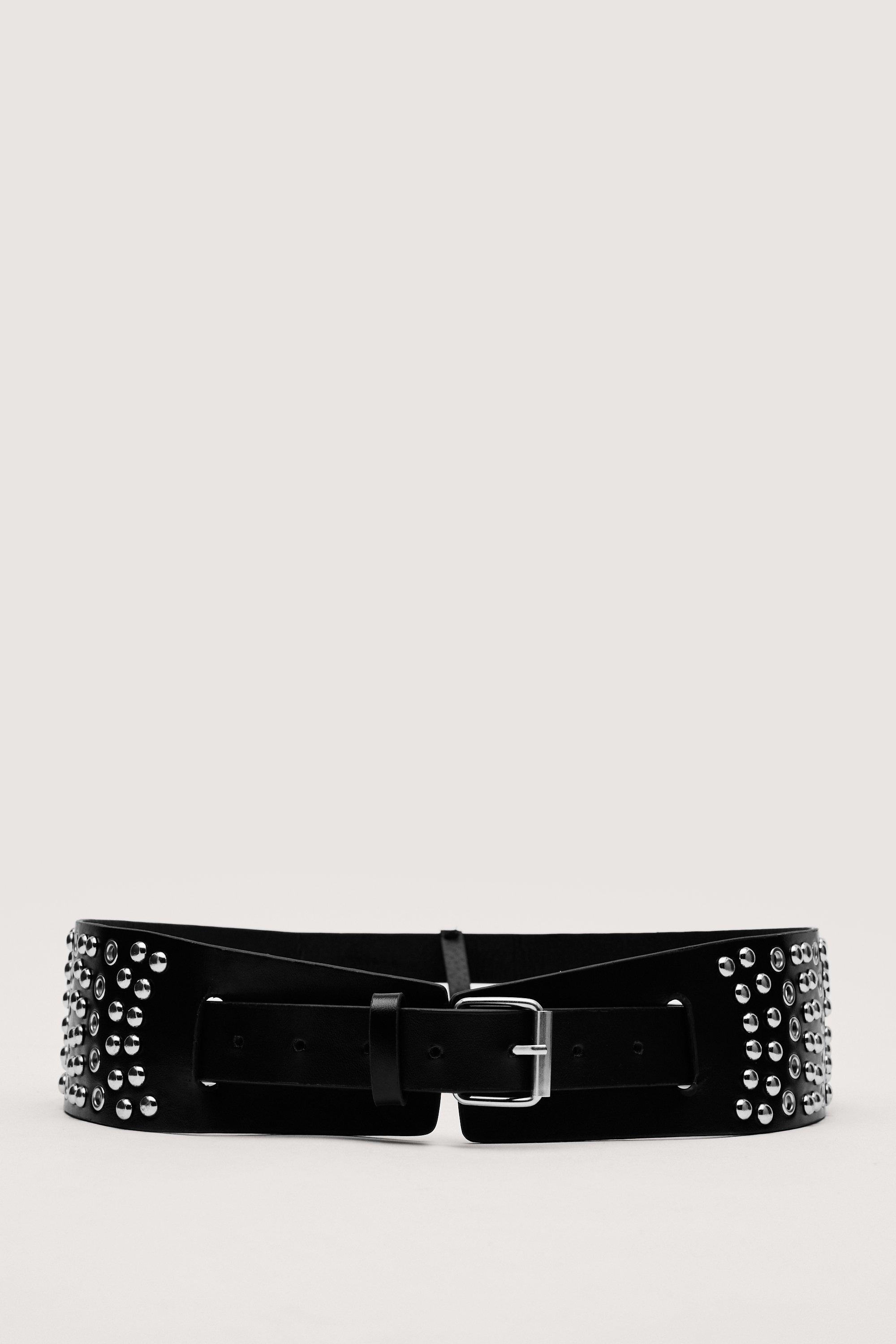 Studded waist outlet belt