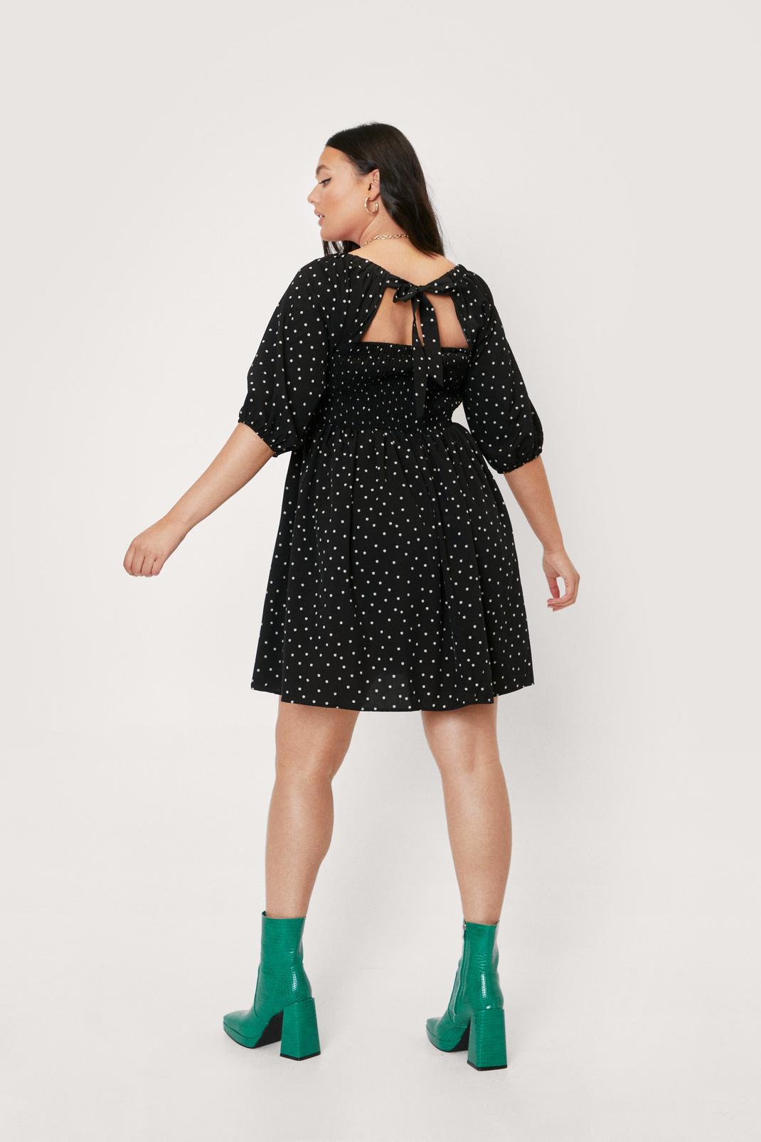 Black Plus Size Daisy Print Shirred Smock Mini Dress image number 1