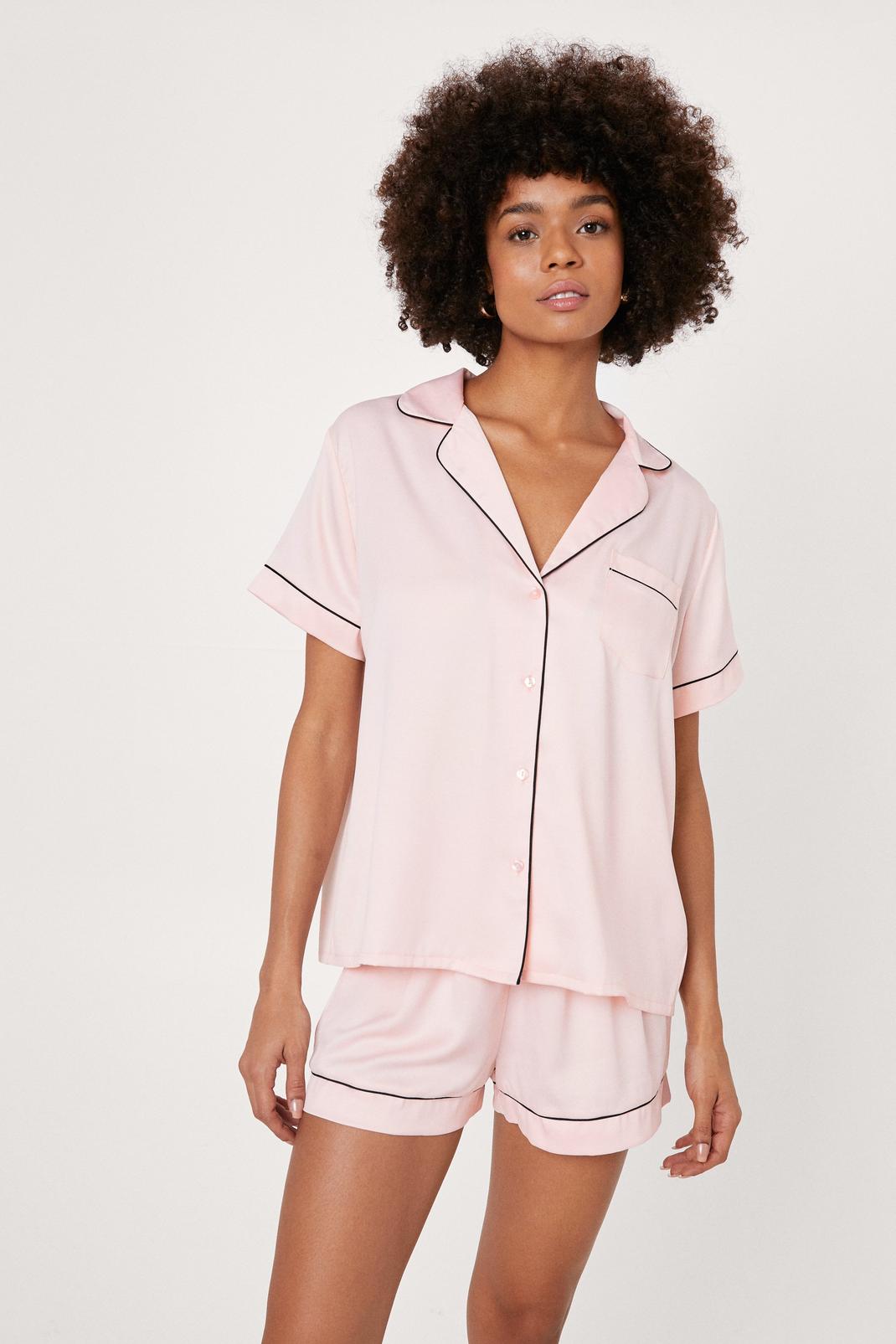 Recyclé - Pyjama satiné chemise & short à liseré contrastant, Pale pink image number 1