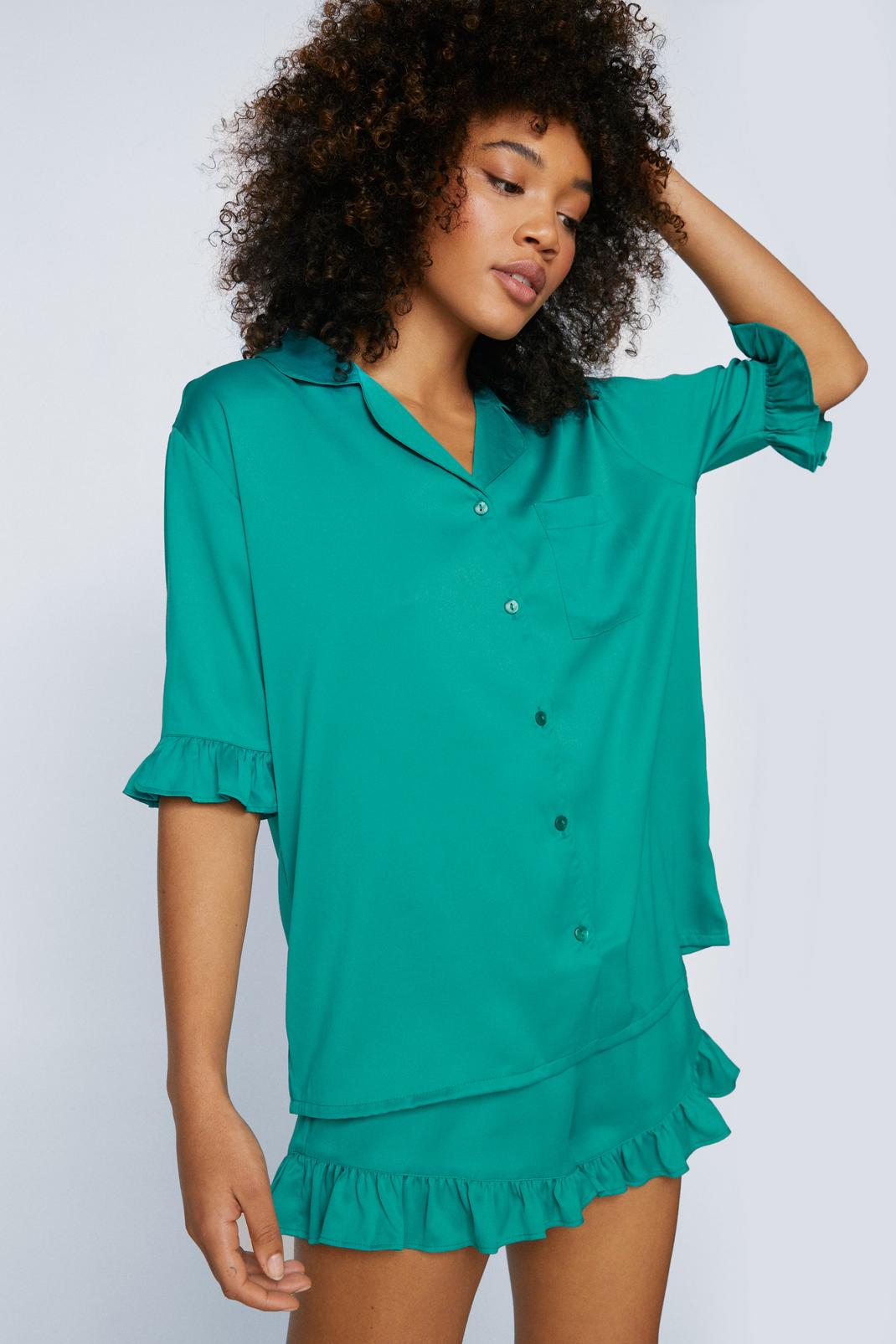 Recyclé - Pyjama satiné chemise & short volanté assorti, Emerald image number 1