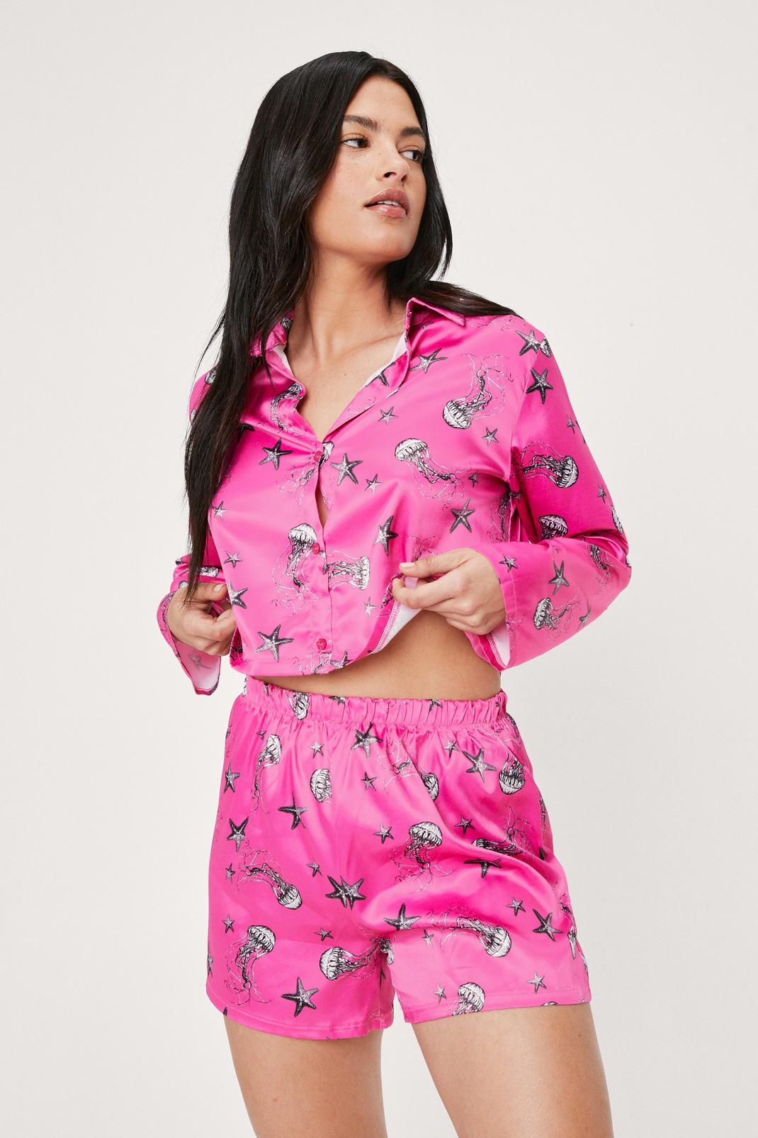Pyjama satiné chemise courte & short assorti à imprimé méduses, Pink image number 1