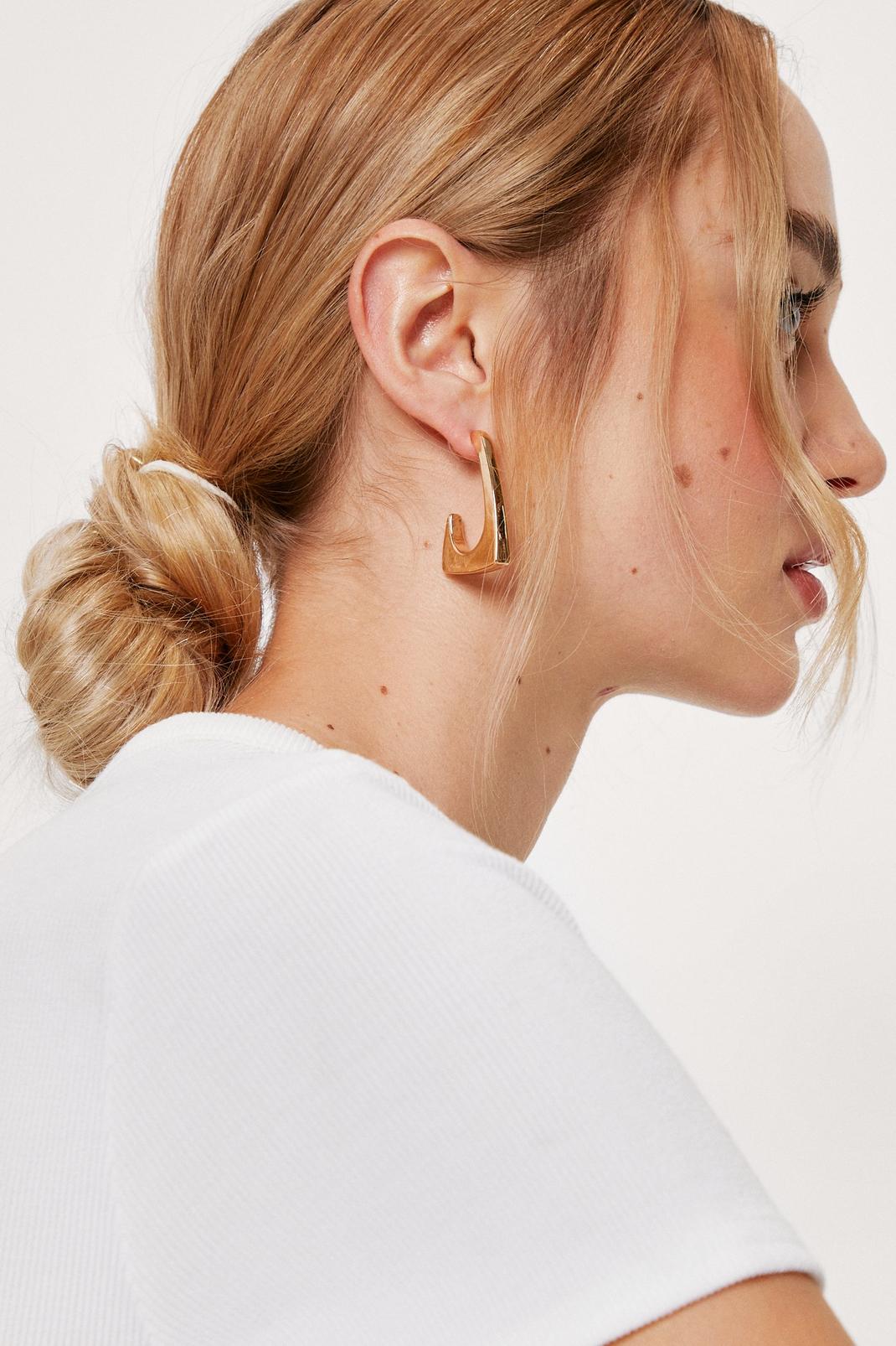 Gold Curved Hoop Earrings image number 1