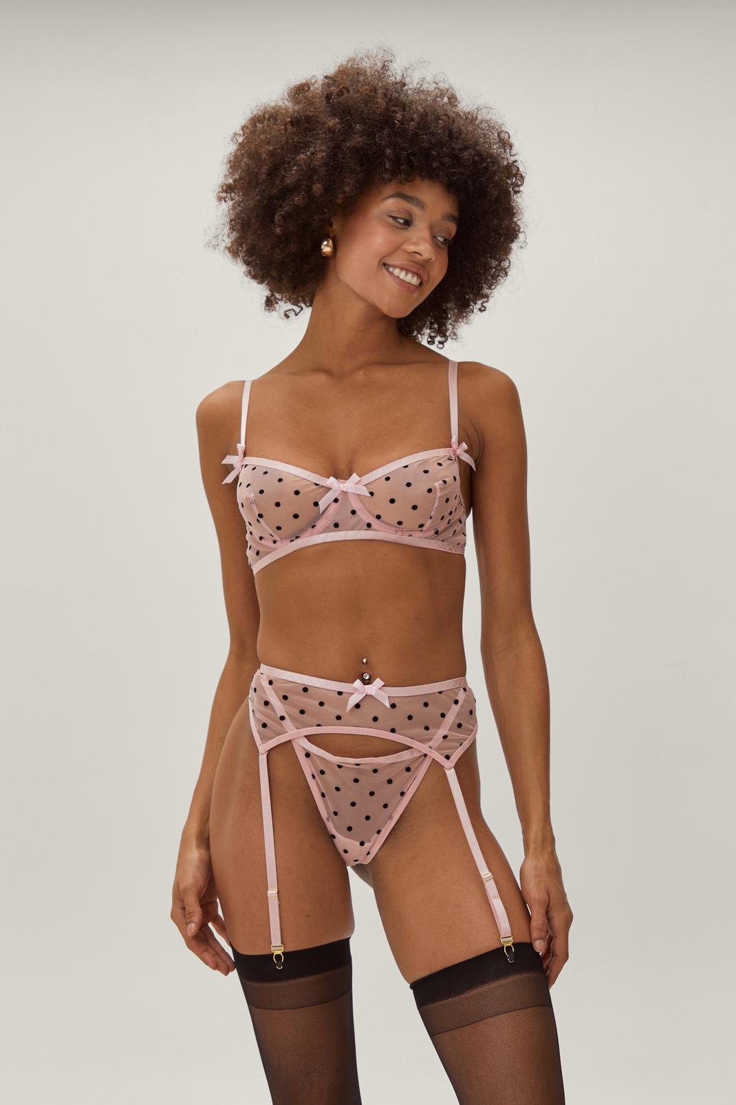 Ensemble lingerie 3 pièces en mesh imprimé pois avec soutien-gorge, porte-jarretelles et string, Pink image number 1