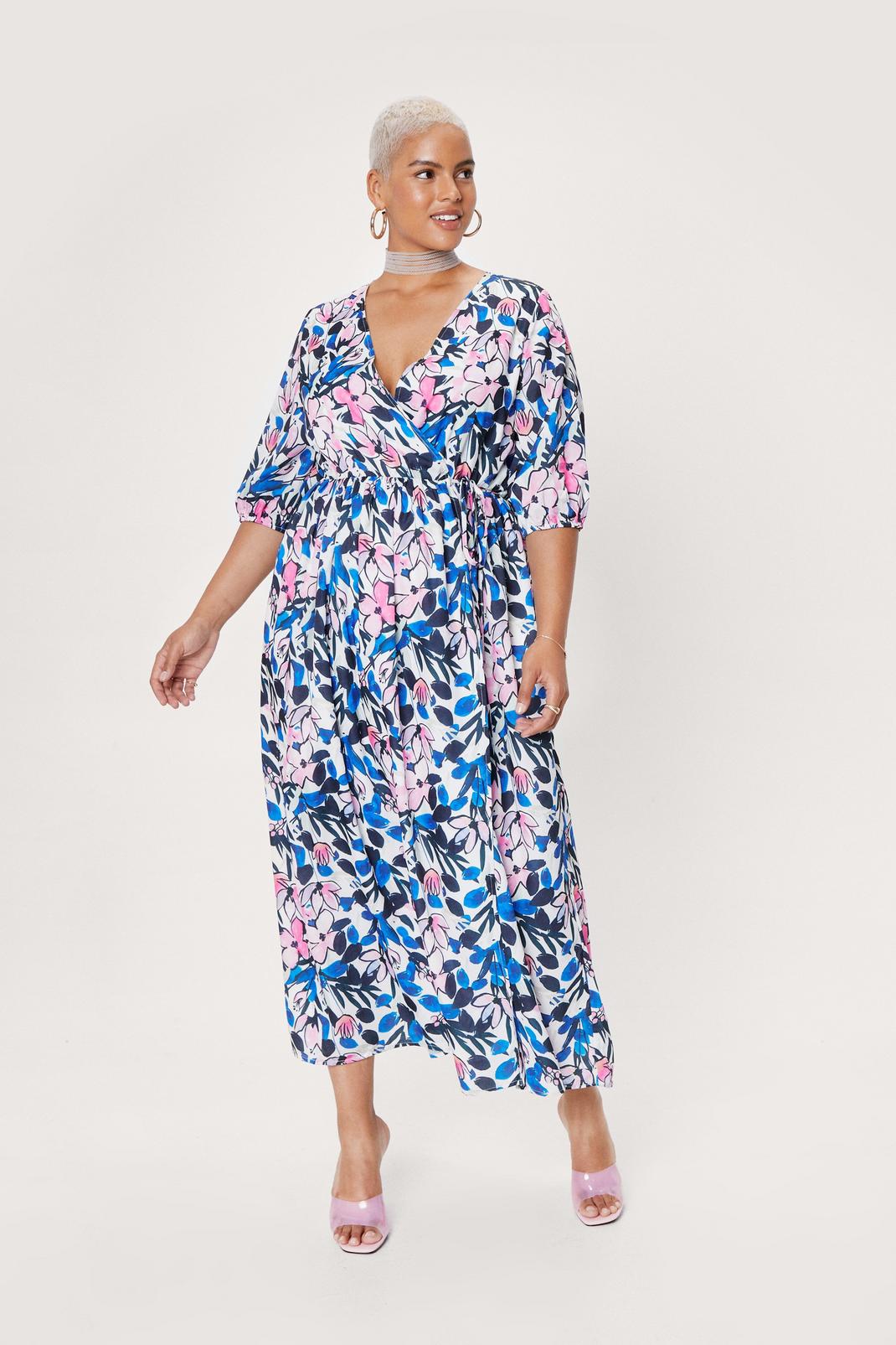 Grande taille - Robe longue portefeuille satinée à imprimé floral, Blue image number 1