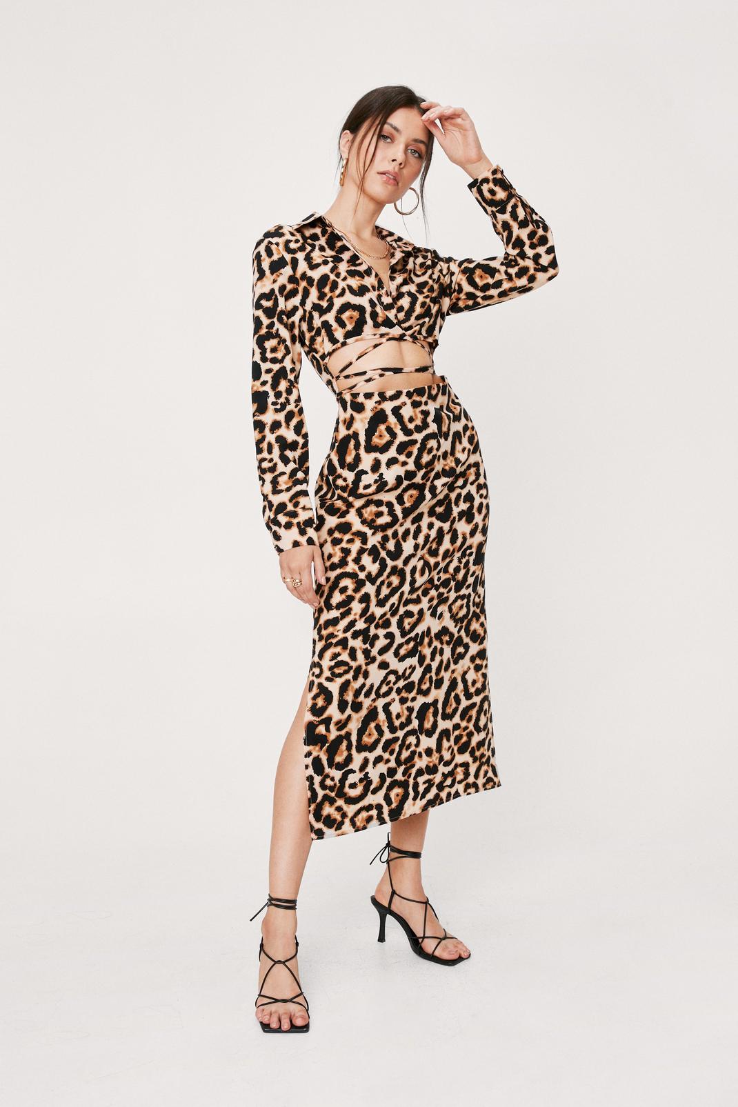 Robe chemise mi-longue à lanières et découpes imprimé léopard, Brown image number 1