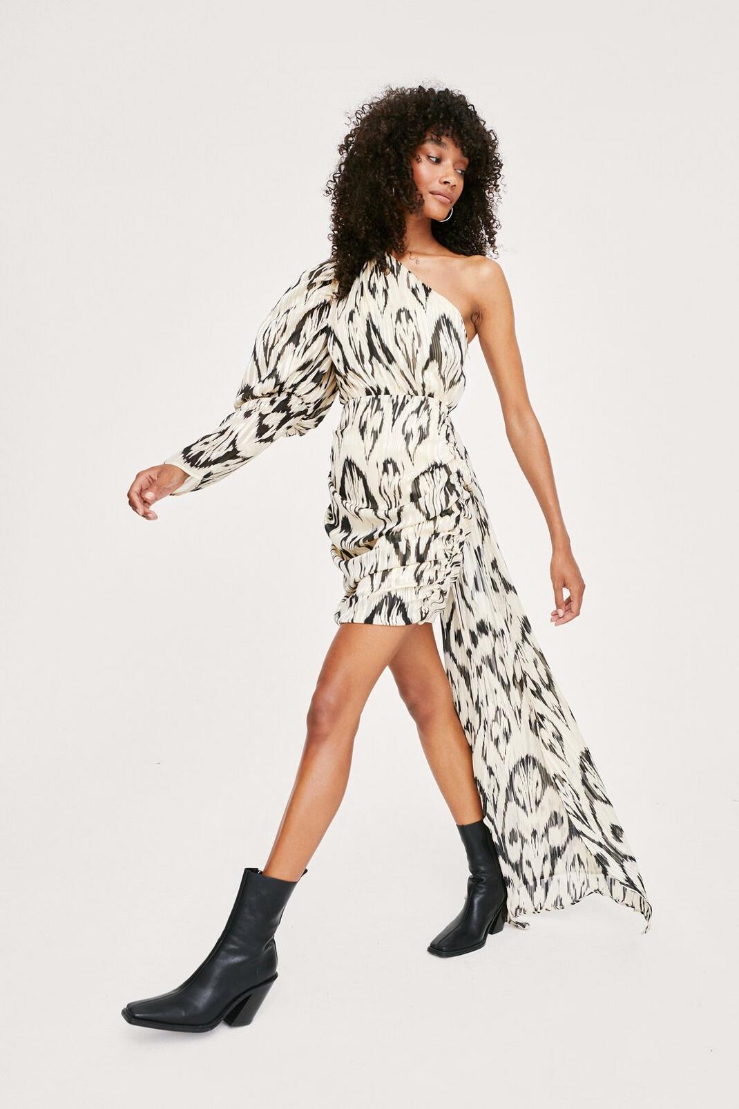 Cream Abstract Print Long Sleeve Train Dress image number 1