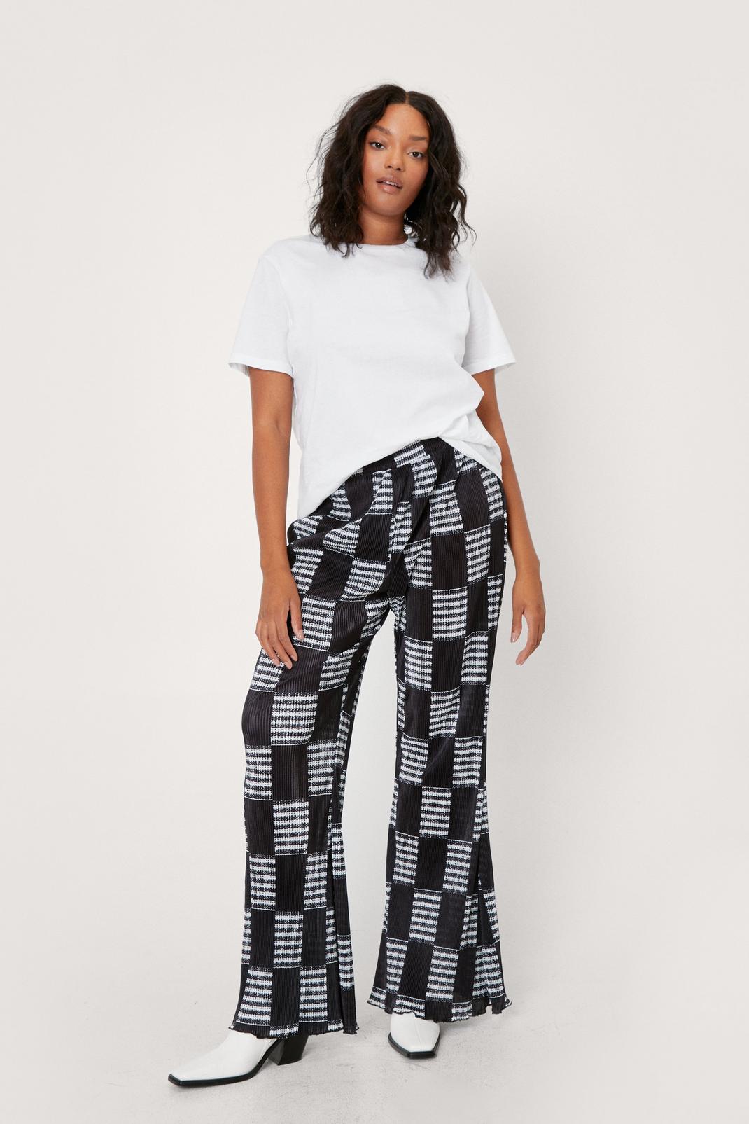 105 Plus Size Checkerboard Printed Plisse Flare image number 1
