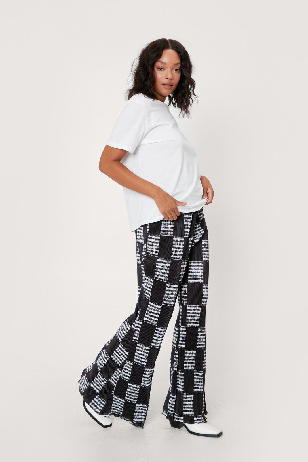 105 Plus Size Checkerboard Printed Plisse Flare image number 2
