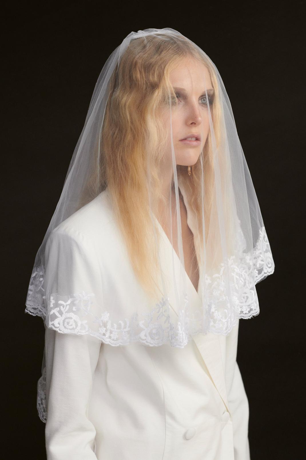 White Mesh Lace Trim Bridal Veil image number 1