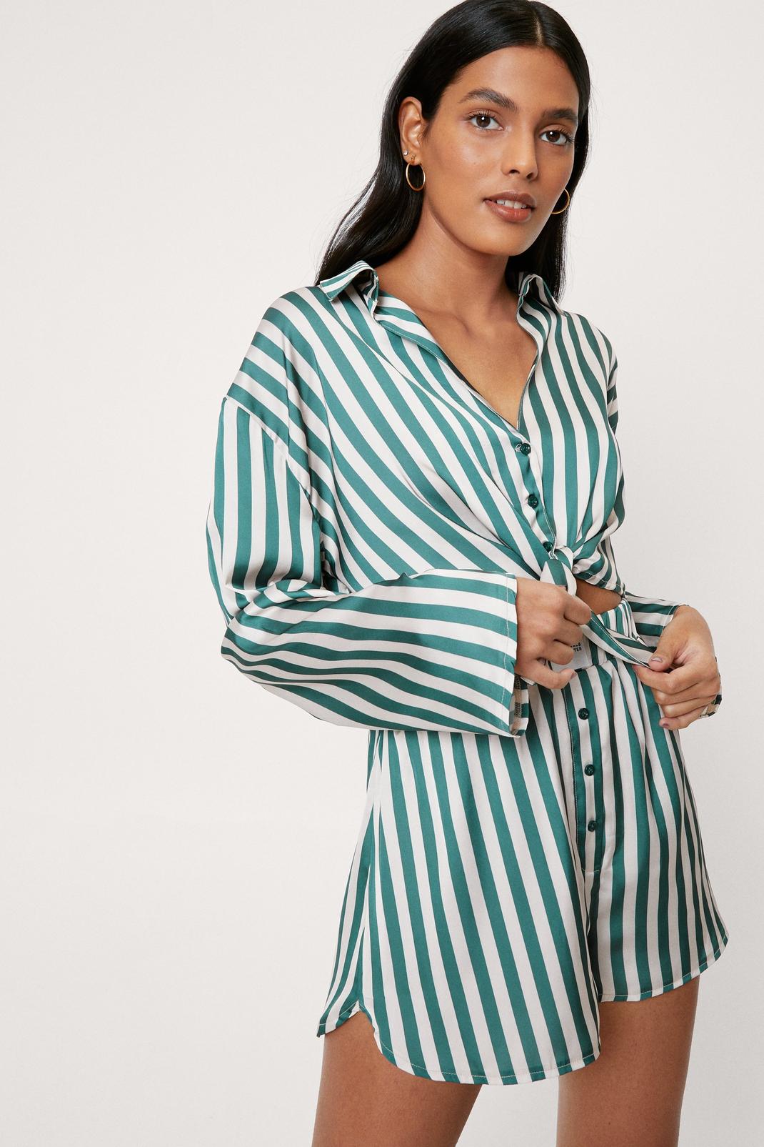 Premium - Pyjama satiné chemise à attaches & short à rayures, Emerald image number 1