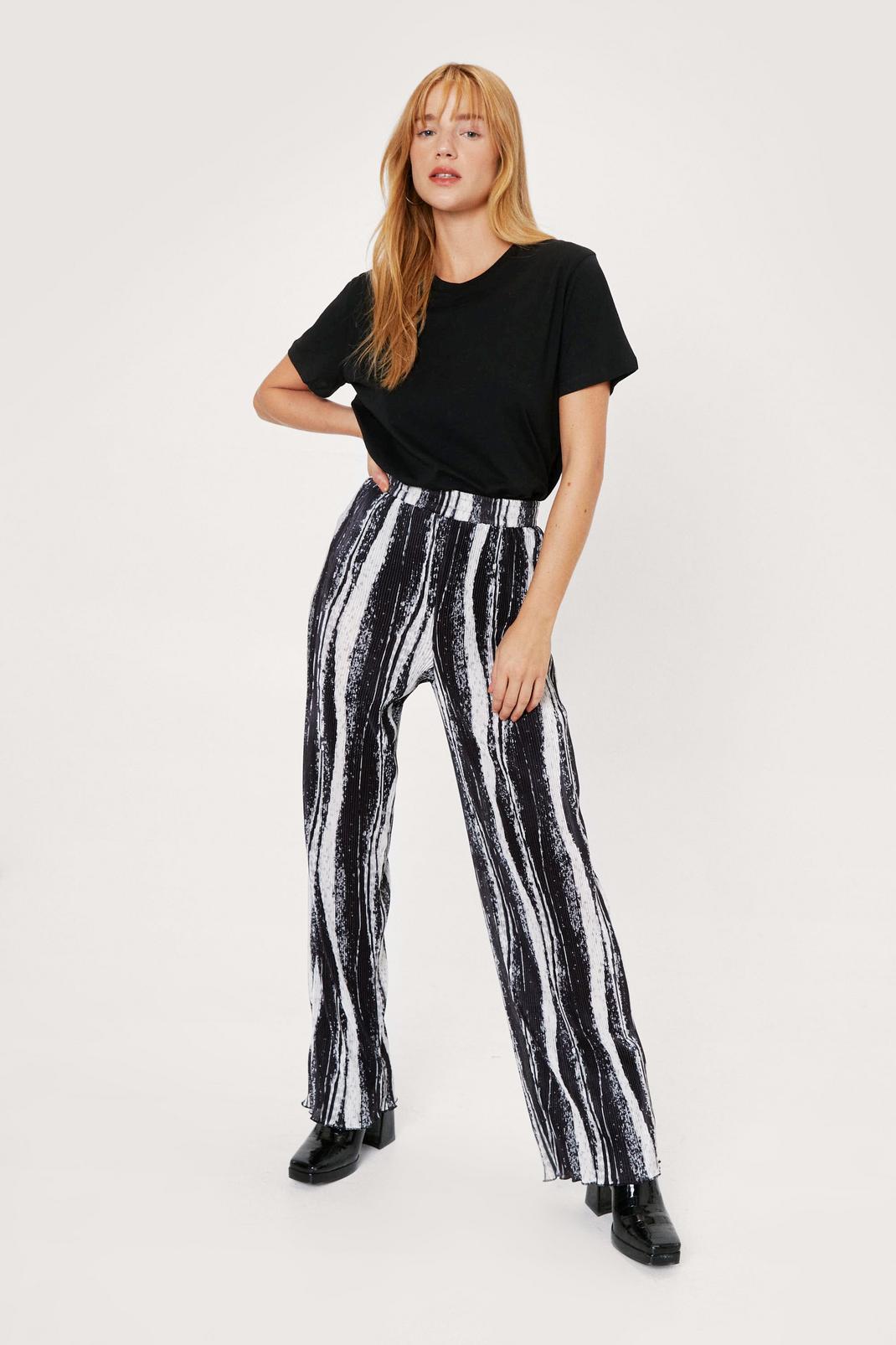 Black Petite Abstract Print Plisse Wide Leg Trousers image number 1