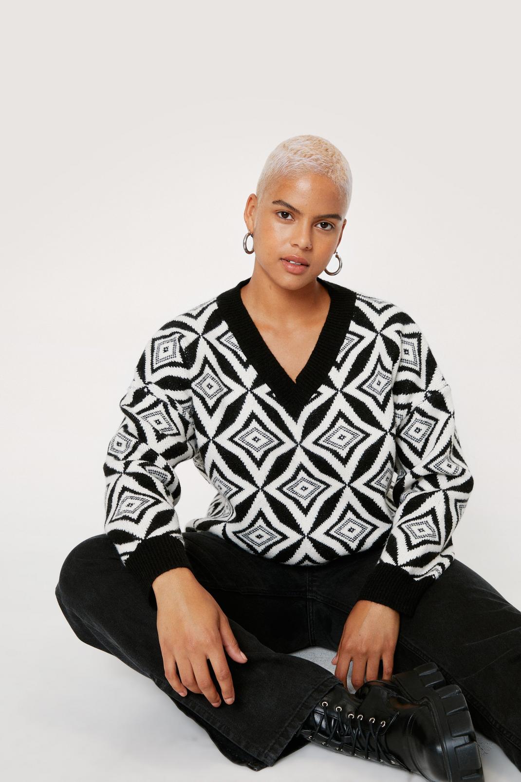 105 Plus Size Monochrome Geometric Knitted Jumper image number 1