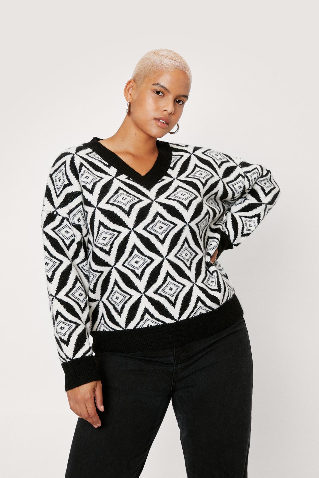 105 Plus Size Monochrome Geometric Knitted Jumper image number 2