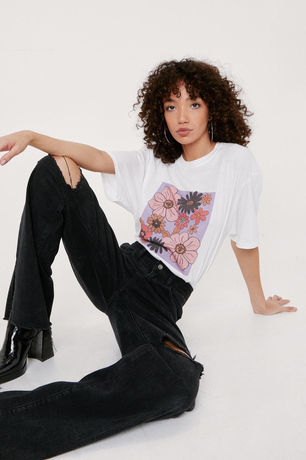 White Flower Crew Neck Graphic T-shirt image number 1