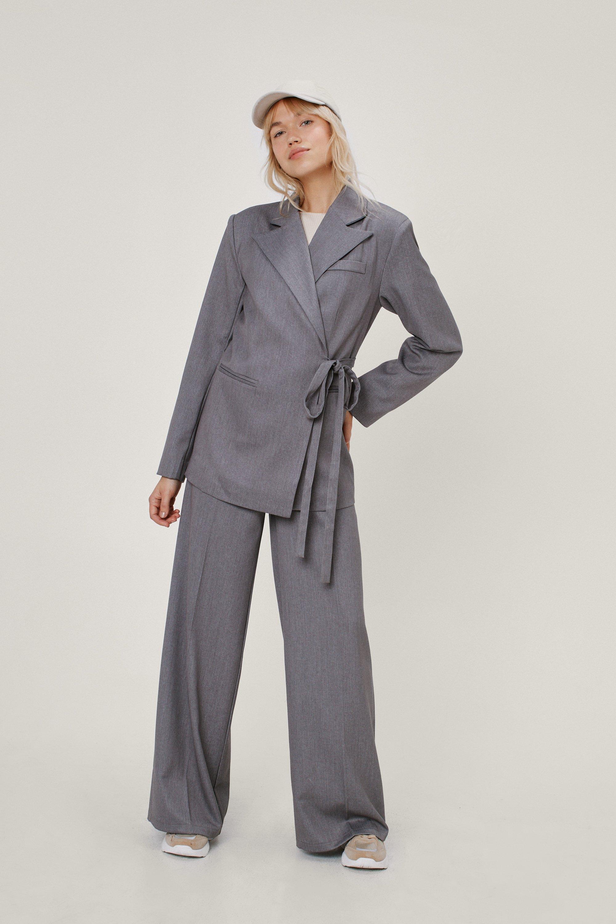 Blazer de tailleur oversize avec attache sur le cote