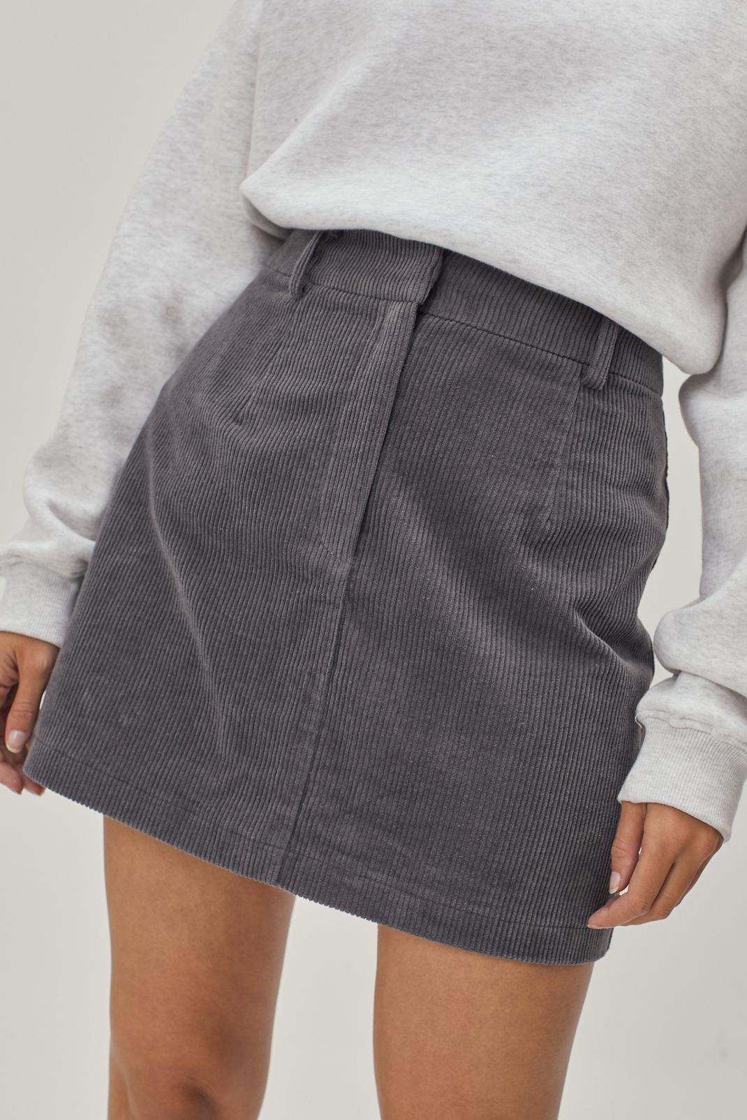 Mini jupe en velours côtelé à taille haute, Charcoal image number 1