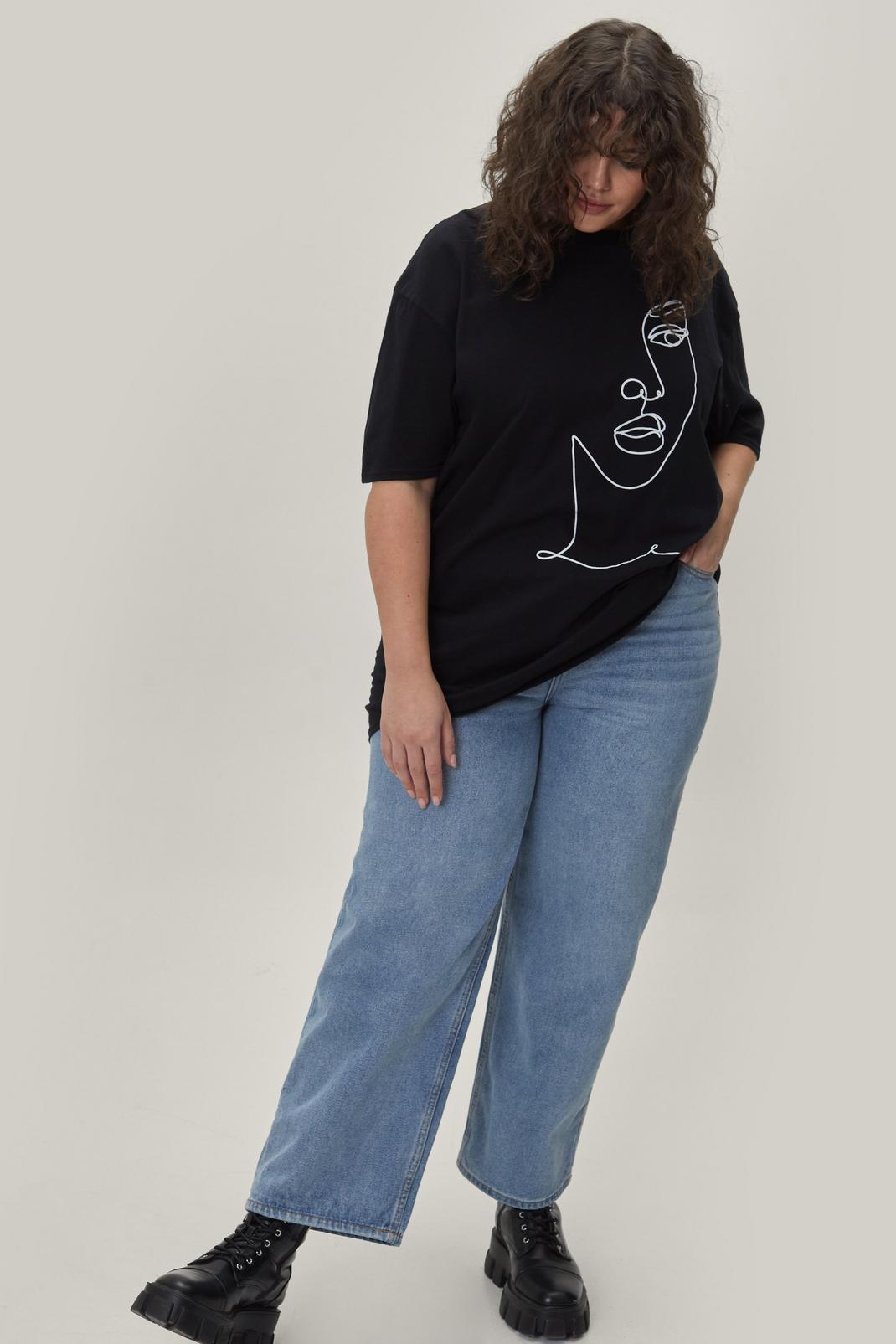 105 Plus Size Crew Neck Graphic Face T-Shirt image number 2