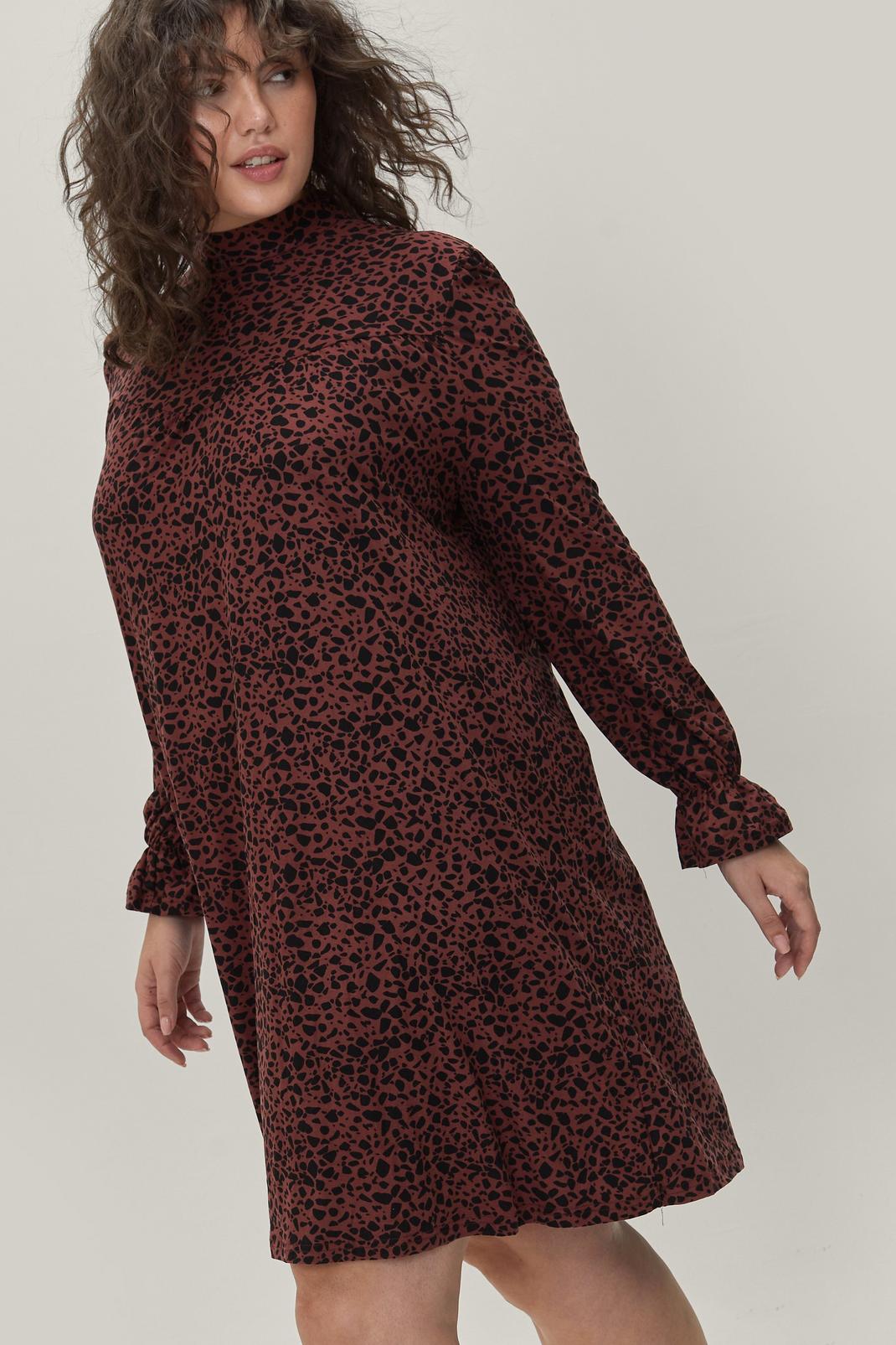 Brown Plus Size High Neck Abstract Printed Smock Dress image number 1
