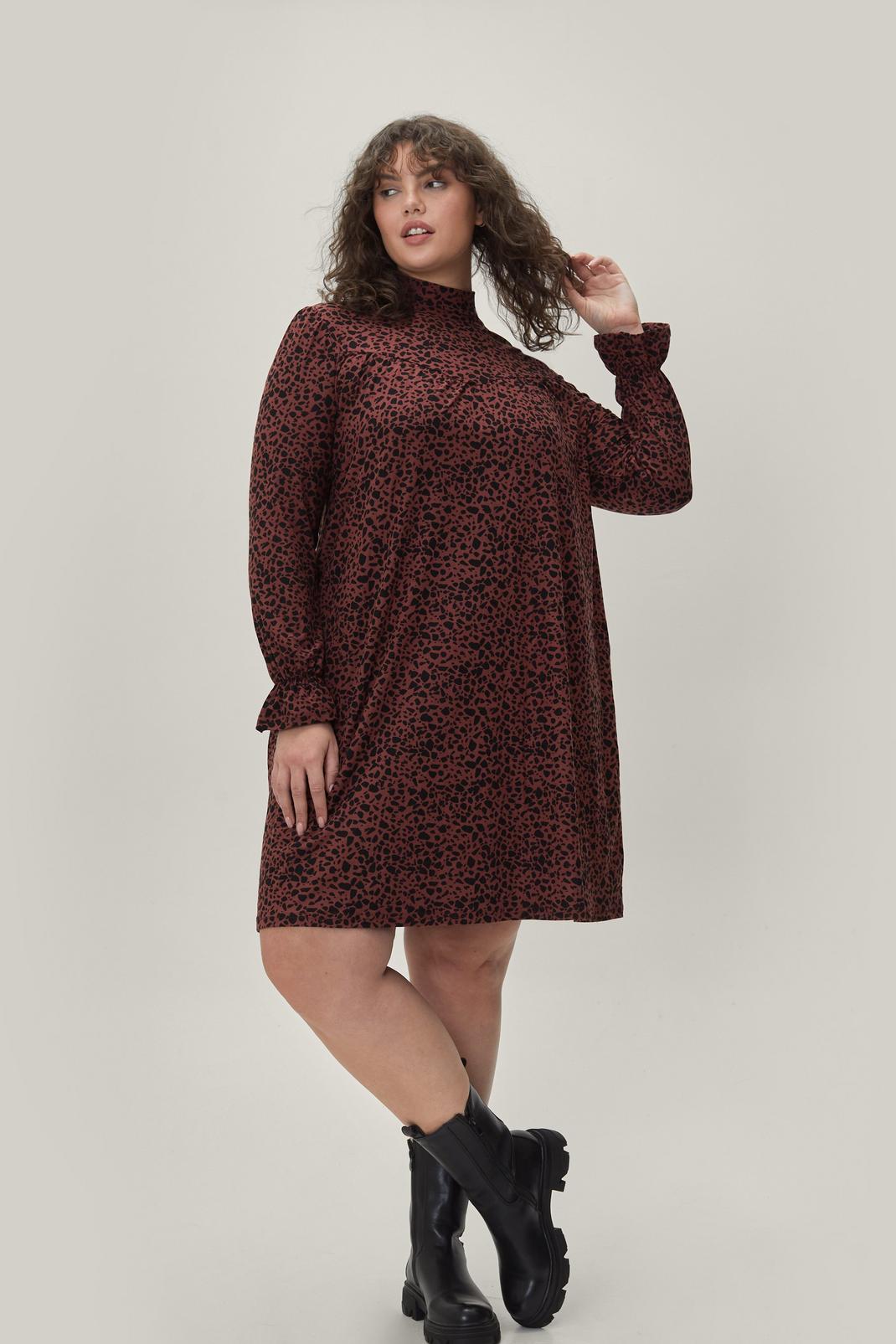 109 Plus Size High Neck Abstract Printed Smock Dress image number 2